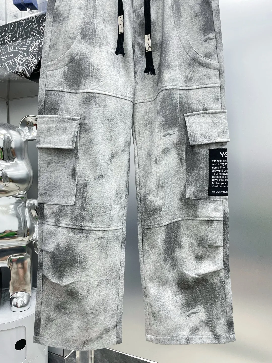 Y 3 Yohji Yamamoto 2026 Autumn and Winter New Arrival brand LOGO casual pants and trousers DD are on sale simultaneously on the official website. Brand Classic LOGO casual pants, customized fabrics, excellent comfort and strong touch. Highly recognisable, perfect appearance and craftsmanship. Size:M-3XL
