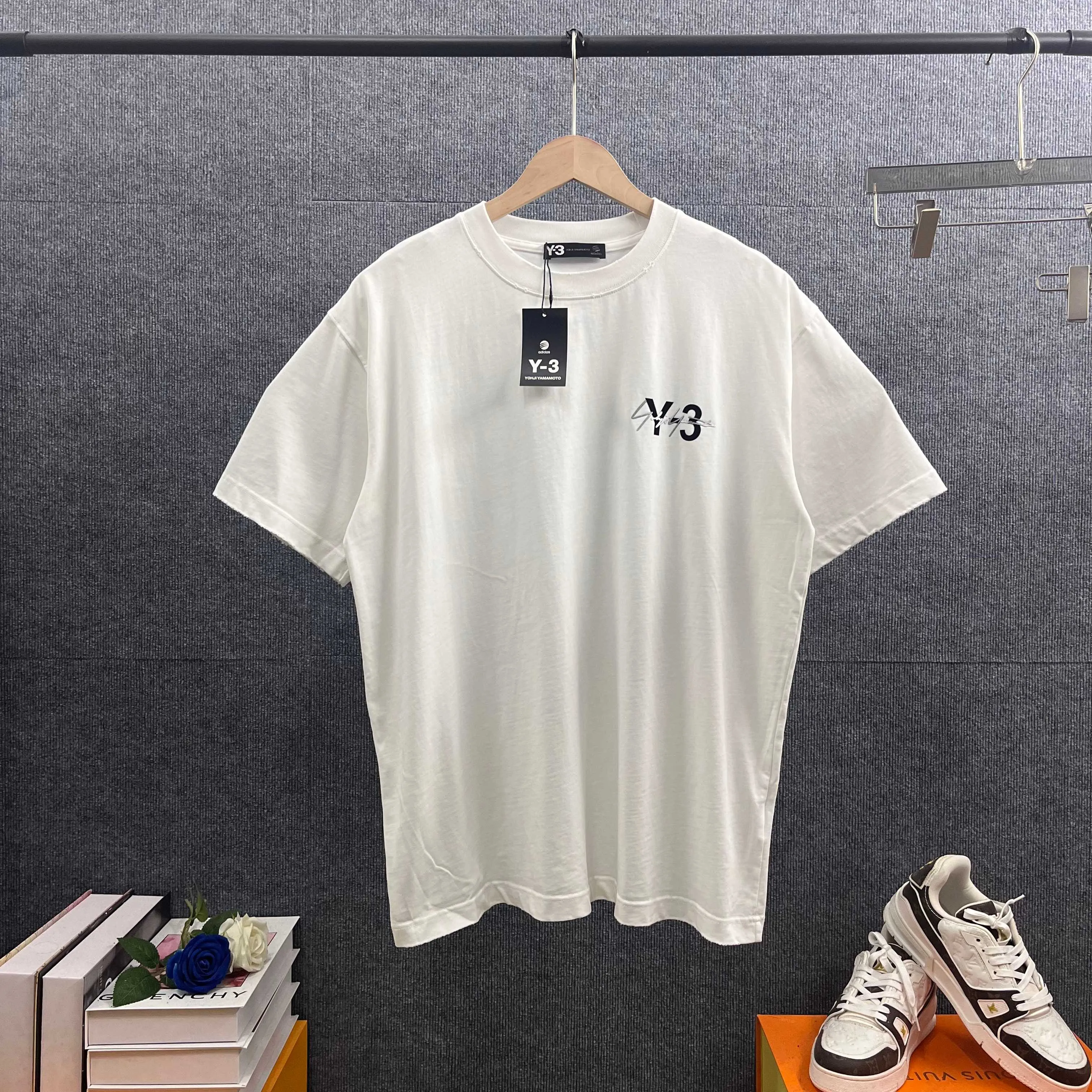 Y 3*Yamamoto*Yoshi Division 2026 Spring and Summer New Arrival Worn heavy industry washed and aged style Letter flocking process + logo thick plate silicone process Pure cotton custom fabric Short-sleeved T-shirt Men and women Same Style Color: washed gray washed purple washed black worn white Size: S size (100-140 catties) M size (130-160 catties) L size (150-175 catties) XL (160-185 catties) XXL (180 catties)