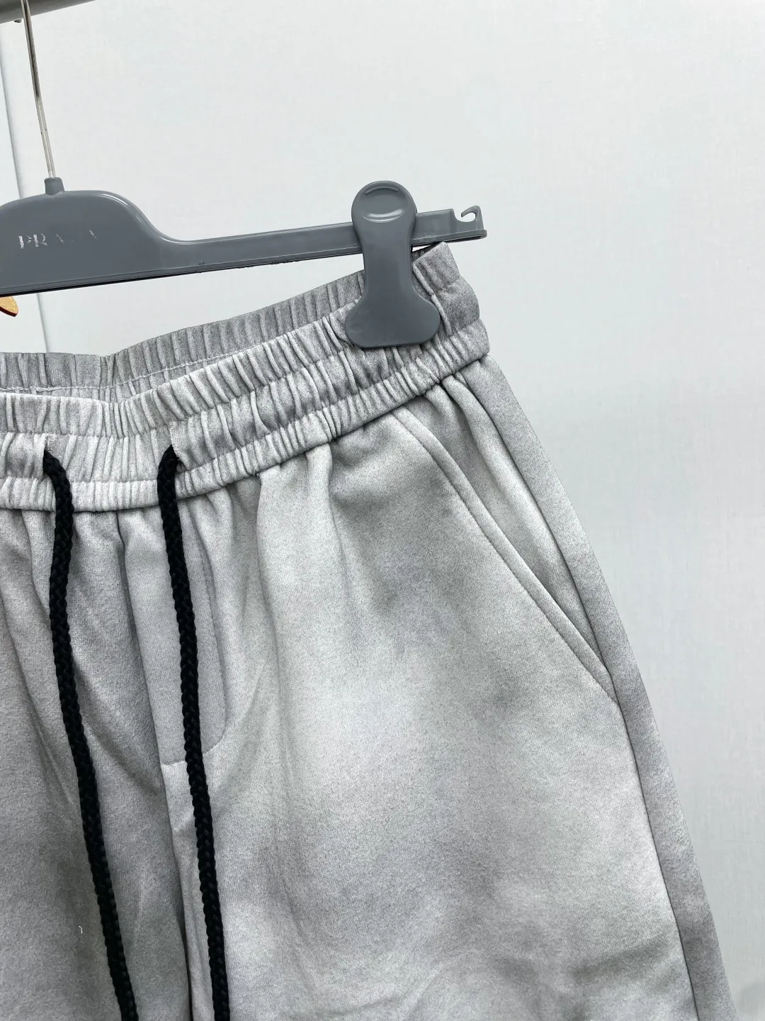 Y 3 Yohji Yamamoto 2026 Summer New Arrival printed letter brand LOGO casual shorts DD are on sale simultaneously on the official website. Brand Classic LOGO casual pants, customized fabrics, excellent comfort and strong touch. Highly recognisable, perfect appearance and craftsmanship. Size:M-3XL