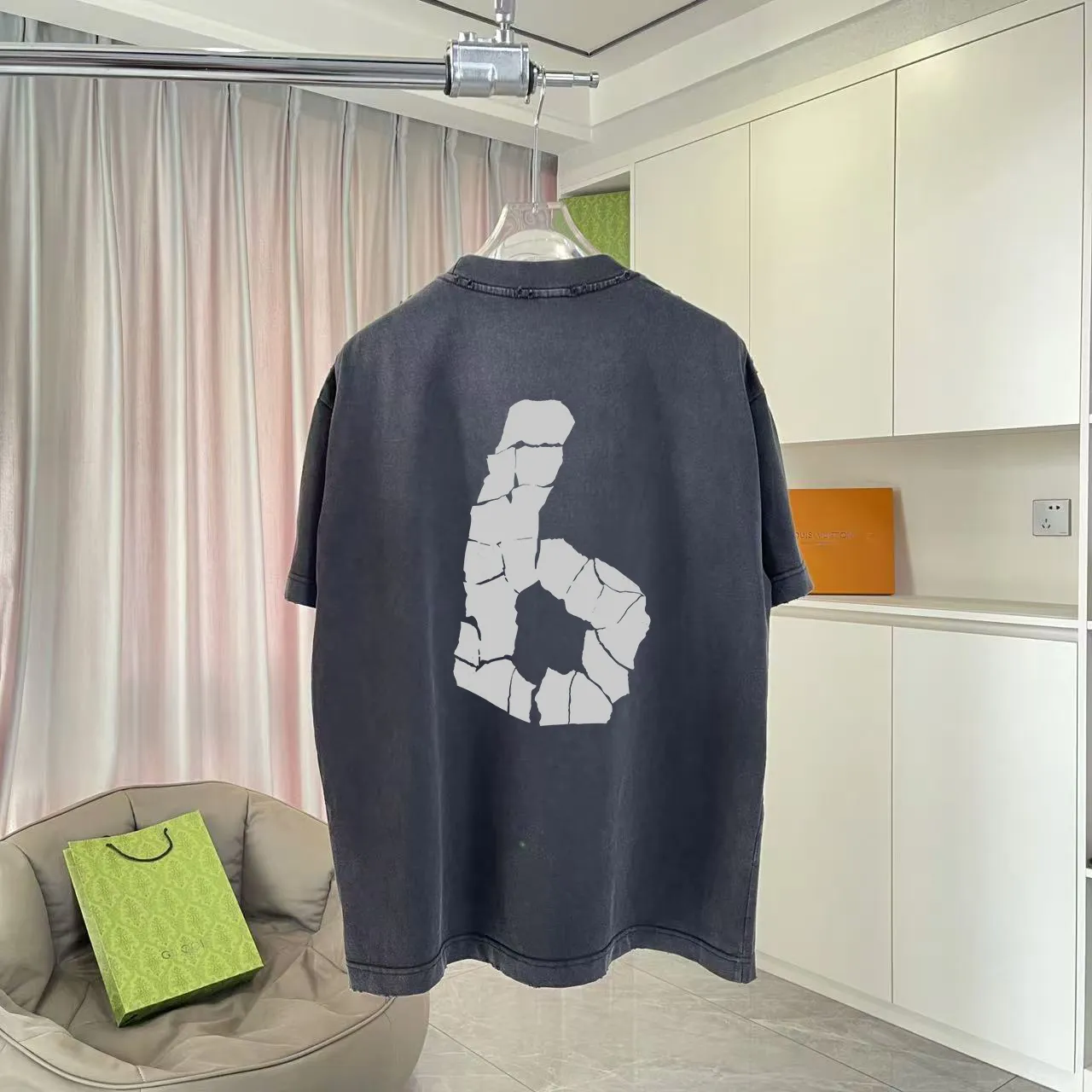 Y-3 2025 Summer New Arrival Washed gradient old and worn Personalized letter logo printing Short-sleeved T-shirt Customized fabric g Men and women Same Style Size: S M L XL XXL Five sizes Color: Black Gray Gradient black Gradient red