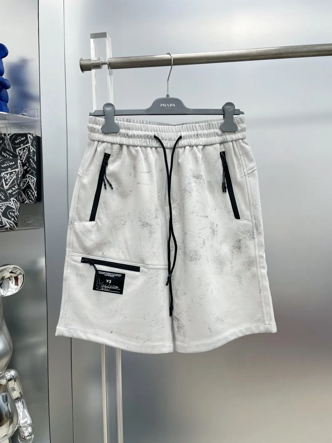 Y 3 Yohji Yamamoto's 2026 summer New Arrival brand LOGO casual shorts DD are on sale simultaneously on the official website. Brand Classic LOGO casual pants, customized fabrics, excellent comfort and strong touch. Highly recognisable, perfect appearance and craftsmanship. Size:M-3XL