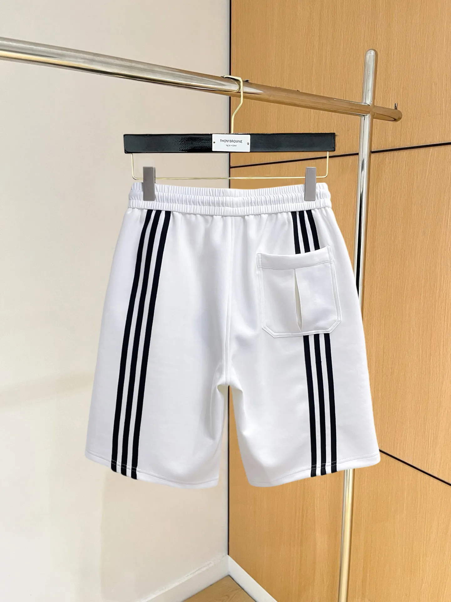 Y 3 Complete three standards 2026 summer New Arrival men's casual shorts, advanced custom-made Breathable fabric Breathable fabric with high elasticity and comfort, impeccable details, top-grade accessories, original logo design concept, delicate and soft feel! The upper body fit is awesome! Size: M-XXXL Please state your height and weight when ordering