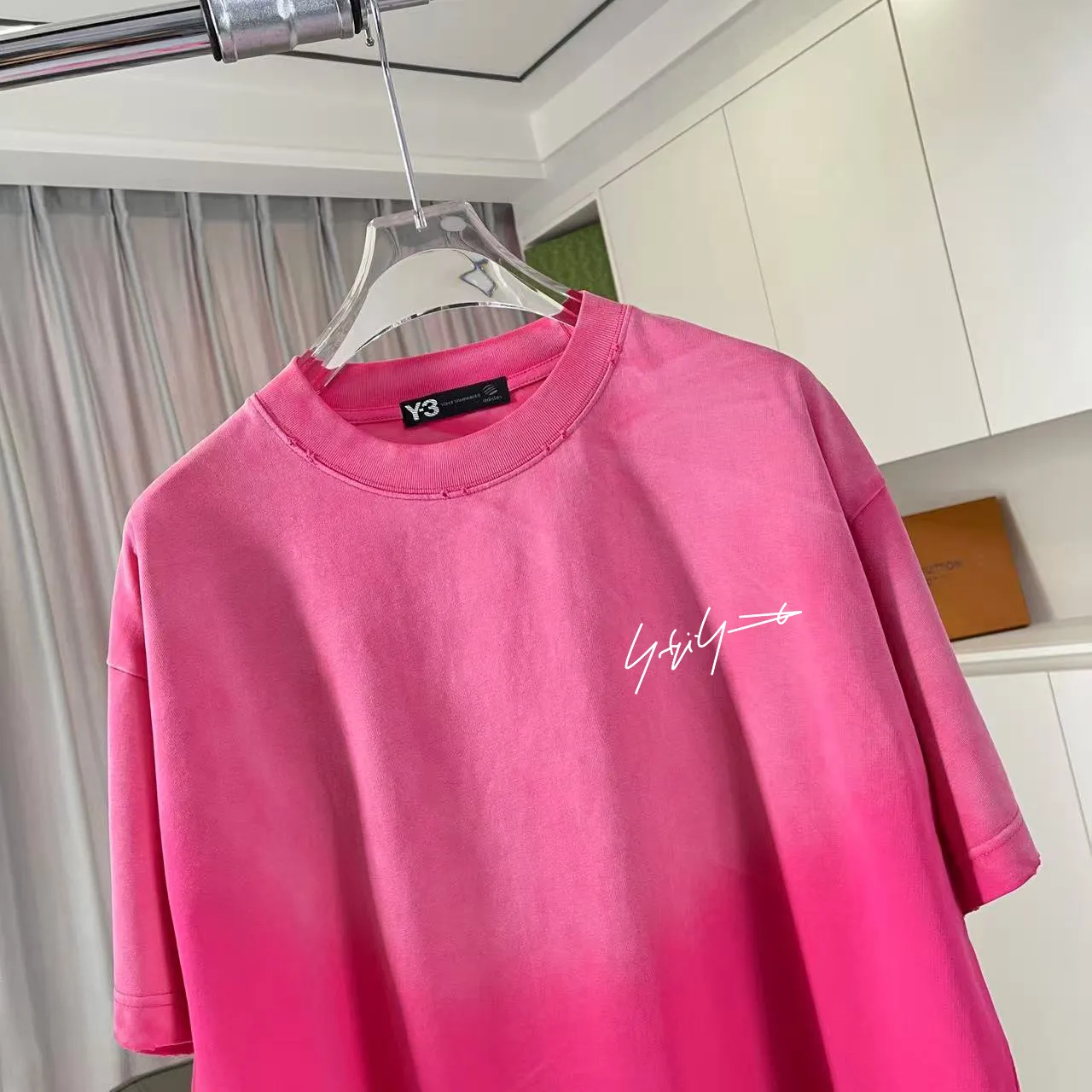 Y-3 2025 Summer New Arrival Washed gradient old and worn Personalized letter logo printing Short-sleeved T-shirt Customized fabric g Men and women Same Style Size: S M L XL XXL Five sizes Color: Black Gray Gradient black Gradient red