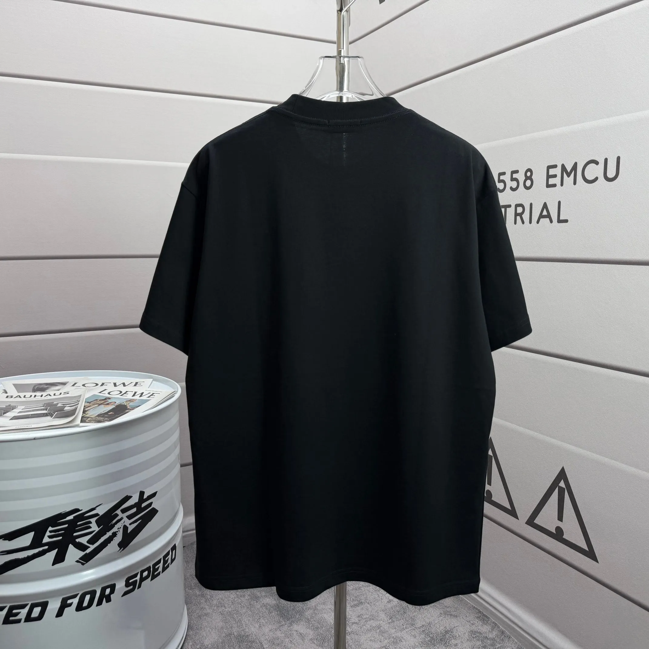 # 90 Y 3*Yamamoto*Yoji 2026 Spring and Summer New Arrival Simple signature letter thick plate silicone three-dimensional technology Y-3 Customized double yarn plain cotton fabric Short-sleeved T-shirt Men and women Same Style Color: Black White Size: S (90-130 pounds) M (120-150 pounds) L (140-165 pounds) XL (160-180 pounds) XXL (180 pounds)