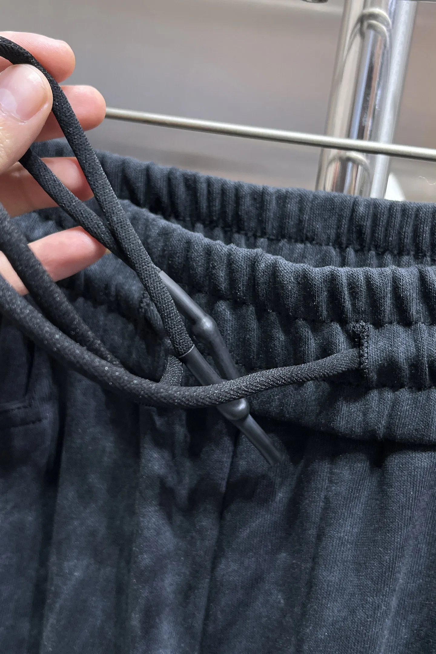 Y 3 🆕2026 Autumn and Winter New Arrival trousers and casual pants🎁 are on sale simultaneously on the official website. Brand Classic LOGO casual pants, customized fabrics, excellent comfort and strong touch. Highly recognisable, perfect appearance and craftsmanship. Size:M-3XL