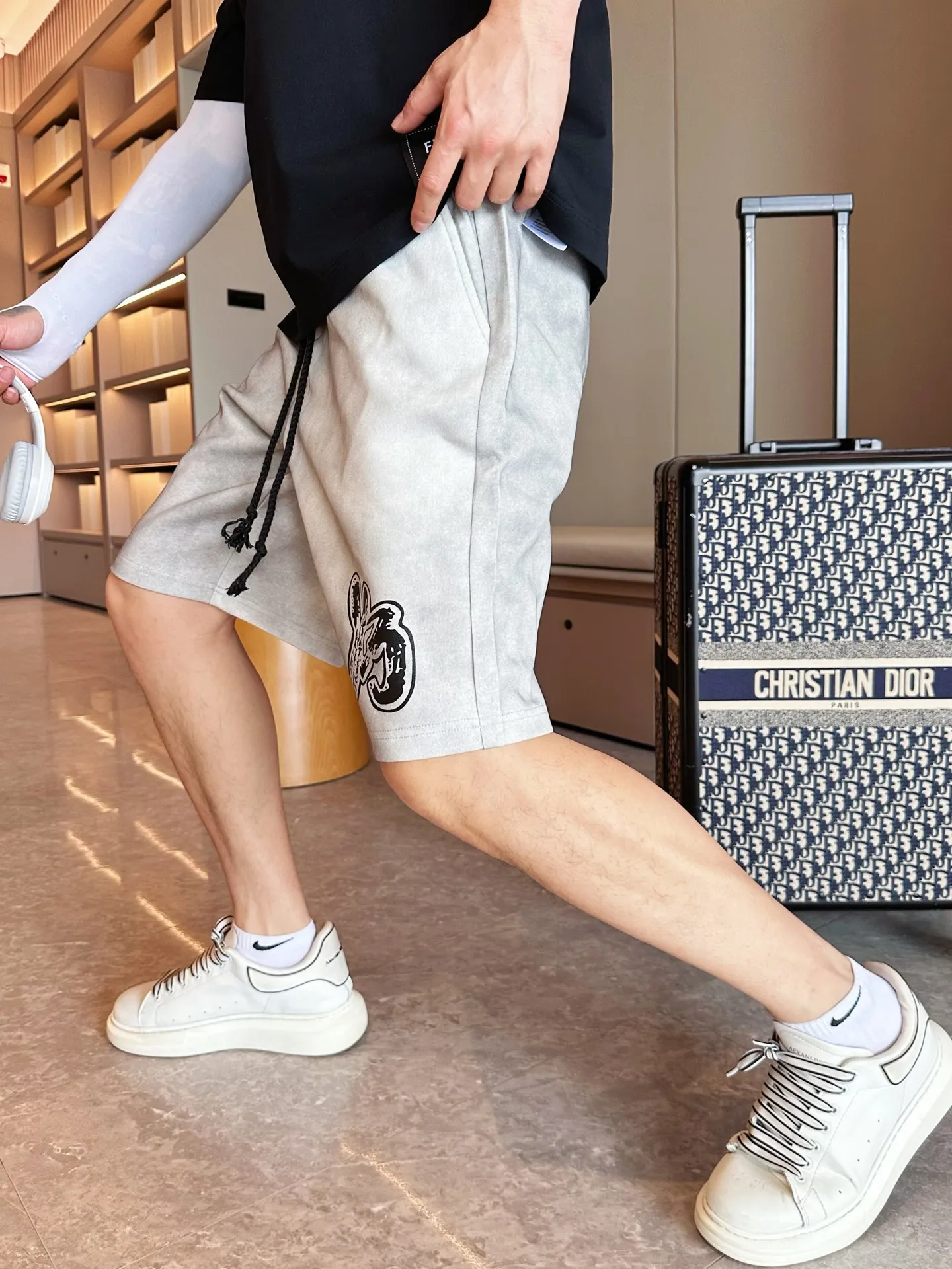 Y 3 Complete three standards 2026 summer New Arrival men's casual shorts, advanced custom-made Breathable fabric Breathable fabric with high elasticity and comfort, impeccable details, top-grade accessories, original logo design concept, delicate and soft feel! The upper body fit is awesome! Size: M-XXXL Please state your height and weight when ordering