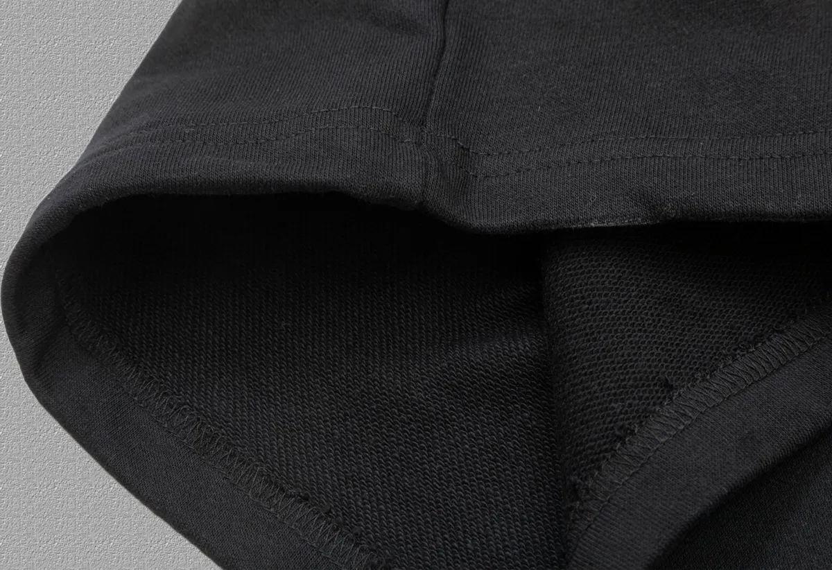 [Y 3 Yohji Yamamoto] Y-3 shorts Hot Sale customized gram activated version pure cotton fabric using three-dimensional flocking technology three-dimensional clearly visible fabric comfortable and textured five-quarter pants Sizes: S-XXL Color: black