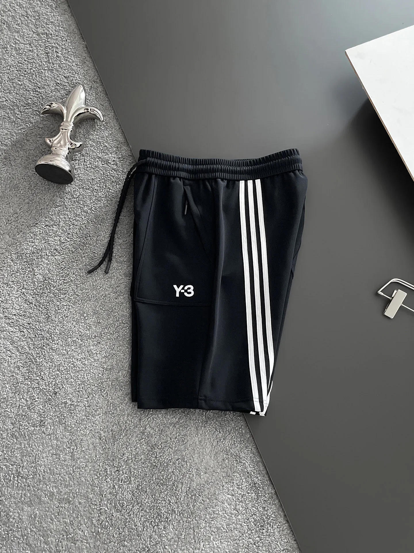 Y 3 Complete three standards 2026 summer New Arrival men's casual shorts, advanced custom-made Breathable fabric Breathable fabric with high elasticity and comfort, impeccable details, top-grade accessories, original logo design concept, delicate and soft feel! The upper body fit is awesome! Size: M-XXXL Please state your height and weight when ordering