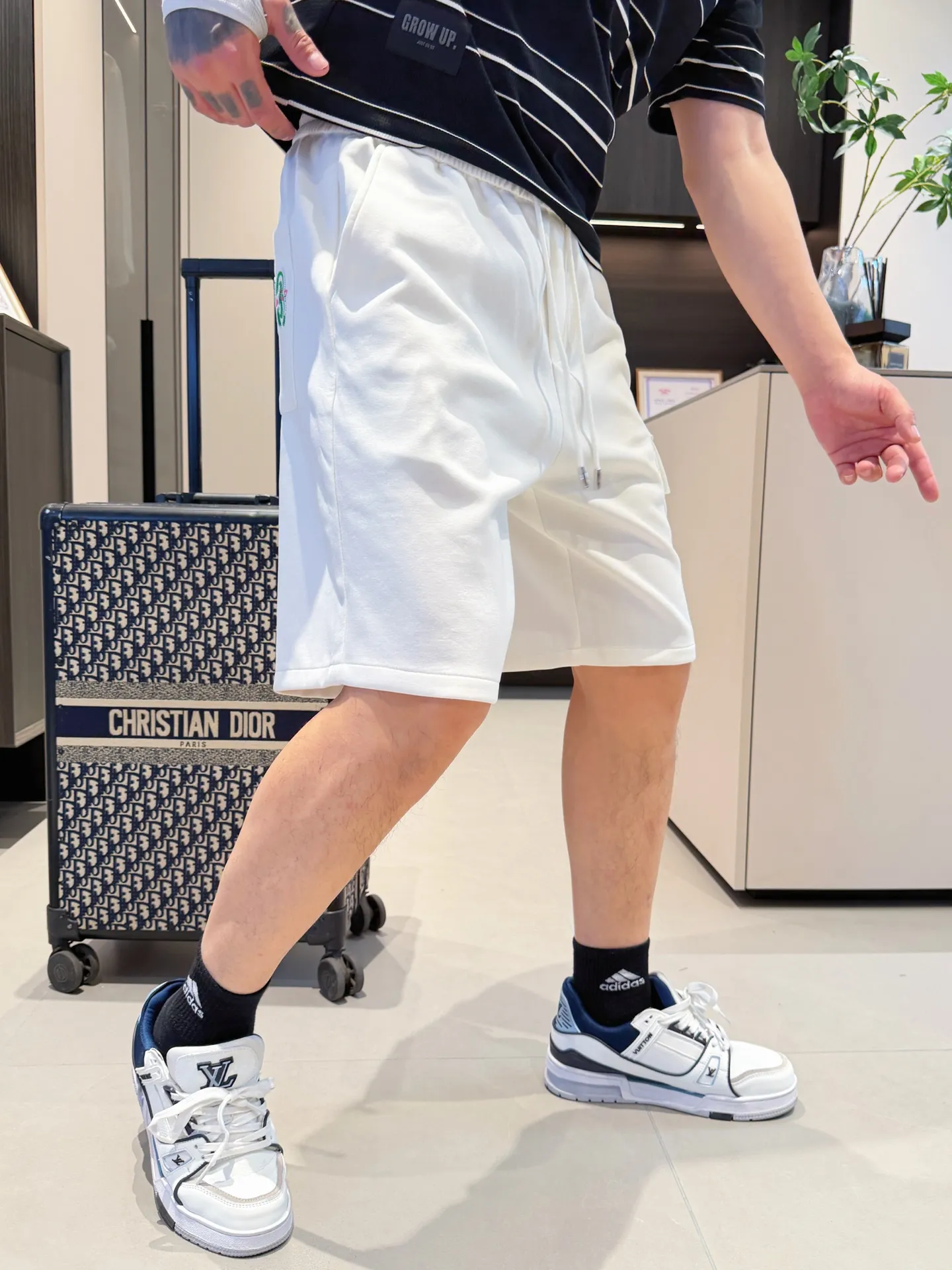 Y 3 Complete three standards 2026 summer New Arrival men's casual shorts, advanced custom-made Breathable fabric Breathable fabric with high elasticity and comfort, impeccable details, top-grade accessories, original logo design concept, delicate and soft feel! The upper body fit is awesome! Size: M-XXXL Please state your height and weight when ordering