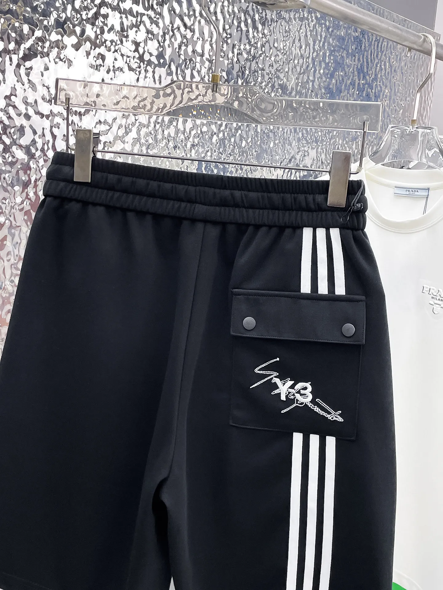 Y 3 Complete three standards 2026 summer New Arrival men's casual shorts, advanced custom-made Breathable fabric Breathable fabric with high elasticity and comfort, impeccable details, top-grade accessories, original logo design concept, delicate and soft feel! The upper body fit is awesome! Size: M-XXXL Please state your height and weight when ordering