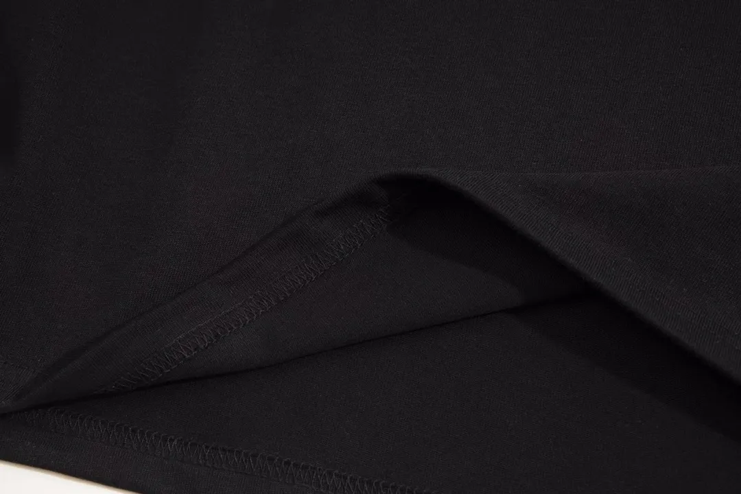 Y 3 is made of imported cotton material. The fabric has a soft touch and is close to the skin and comfortable to wear. The Classic patch-glued Y-3 letter pattern design on the chest is very novel and highly recognizable. Classic cut, not fussy, fashionable, Versatile and easy to wear! Same Style for men and women, color: Black Size XS-L