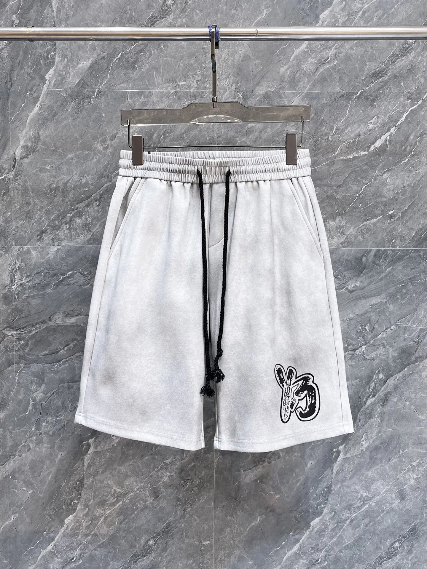 Y 3 Complete three standards 2026 summer New Arrival men's casual shorts, advanced custom-made Breathable fabric Breathable fabric with high elasticity and comfort, impeccable details, top-grade accessories, original logo design concept, delicate and soft feel! The upper body fit is awesome! Size: M-XXXL Please state your height and weight when ordering
