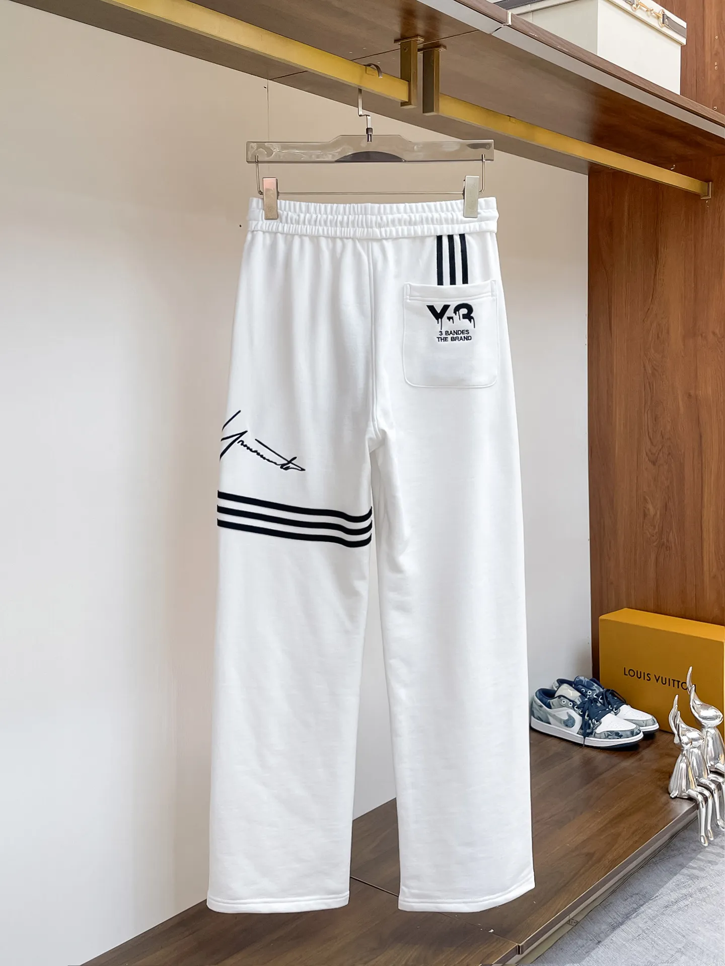Y 3 [Higher version] The latest products for autumn and winter 2026, available at the counter simultaneously, original goods, fashionable casual trousers and casual pants, using imported original fabrics, top-grade embroidery 🪡 craft letter pattern logo, original hardware accessories decoration, simple yet fashionable, fashionable and handsome upper body, Sizes: M-3XL