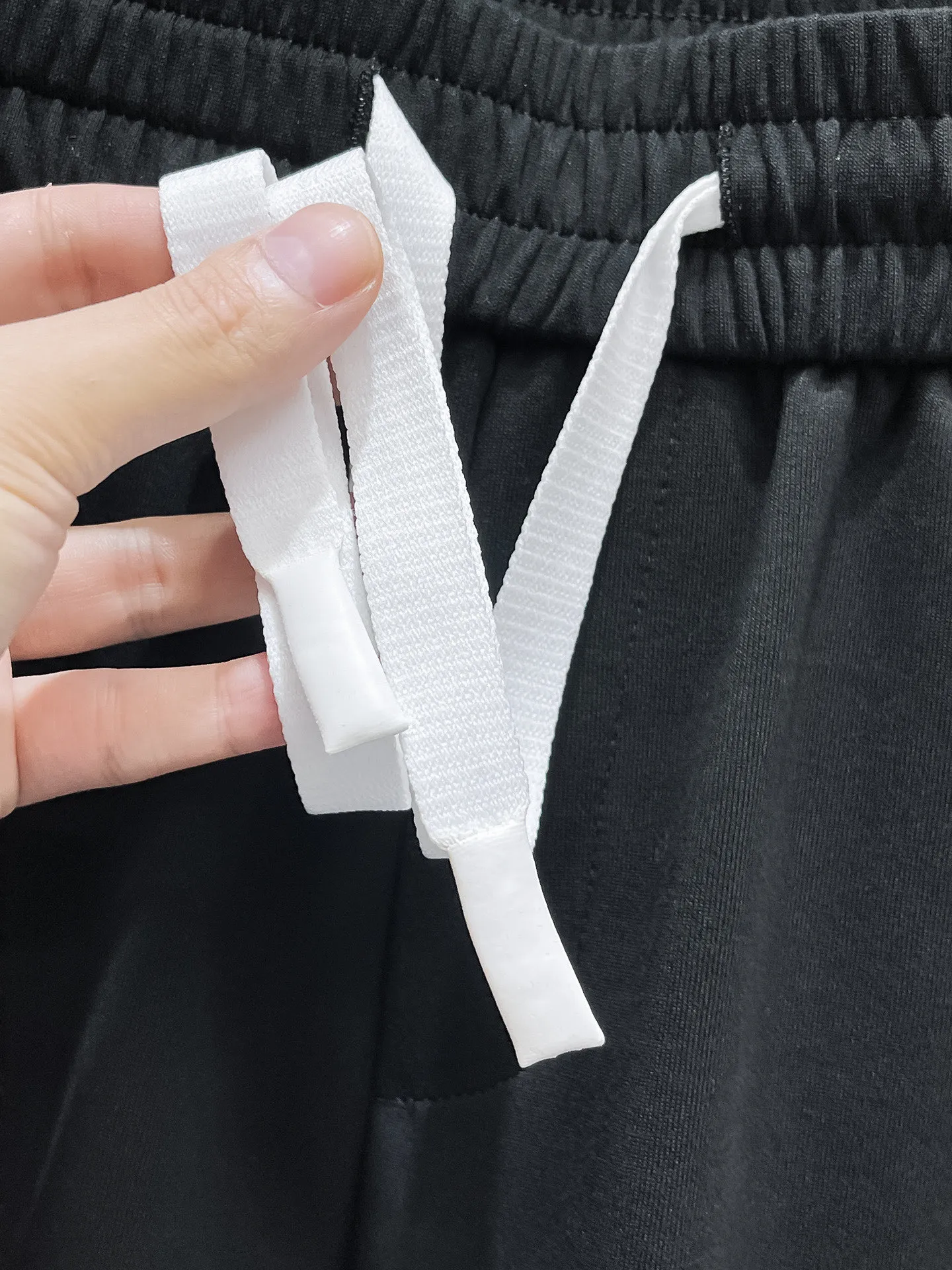Y 3 Complete three standards 2026 summer New Arrival men's casual shorts, advanced custom-made Breathable fabric Breathable fabric with high elasticity and comfort, impeccable details, top-grade accessories, original logo design concept, delicate and soft feel! The upper body fit is awesome! Size: M-XXXL Please state your height and weight when ordering