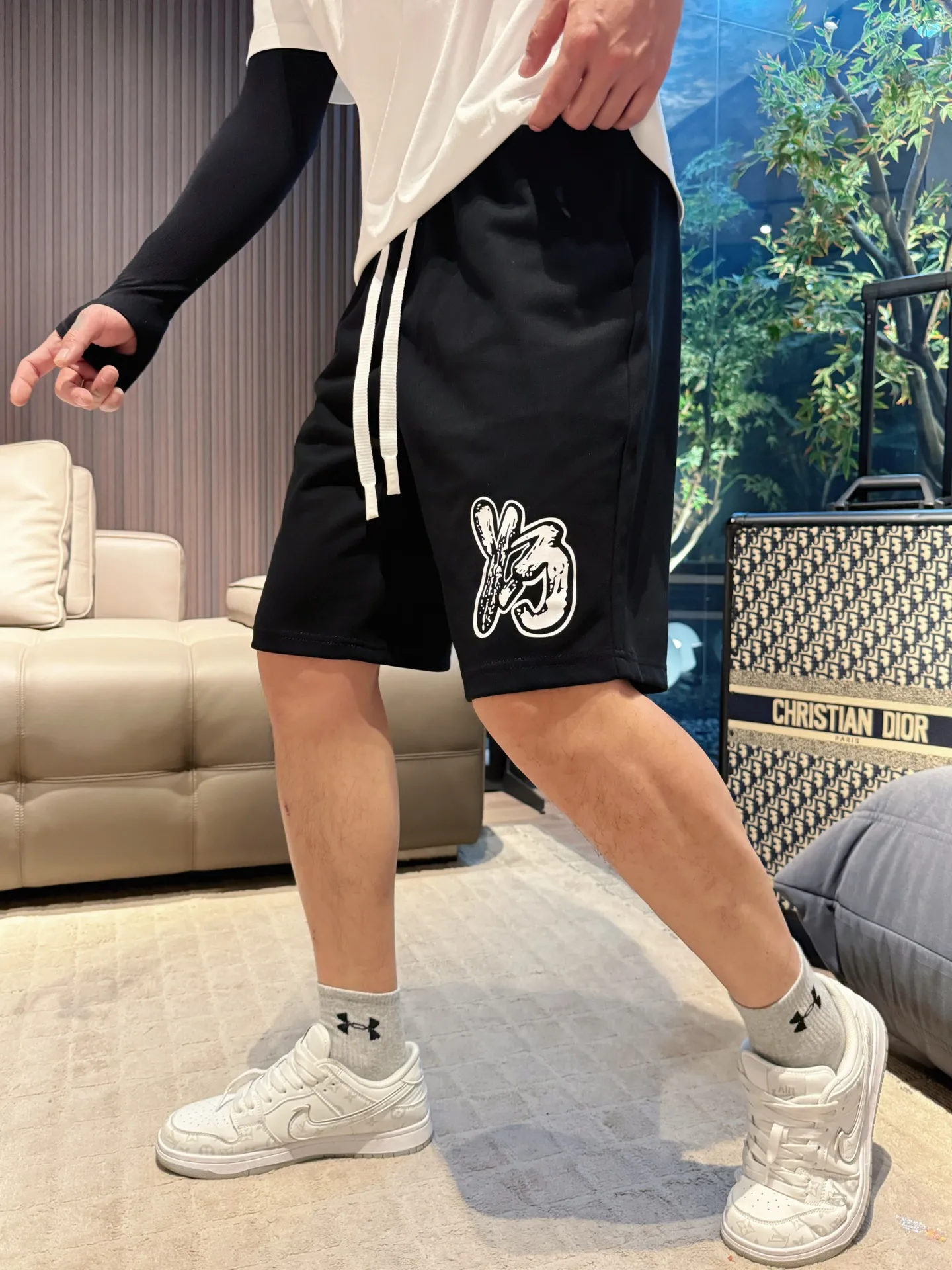 Y 3 Complete three standards 2026 summer New Arrival men's casual shorts, advanced custom-made Breathable fabric Breathable fabric with high elasticity and comfort, impeccable details, top-grade accessories, original logo design concept, delicate and soft feel! The upper body fit is awesome! Size: M-XXXL Please state your height and weight when ordering