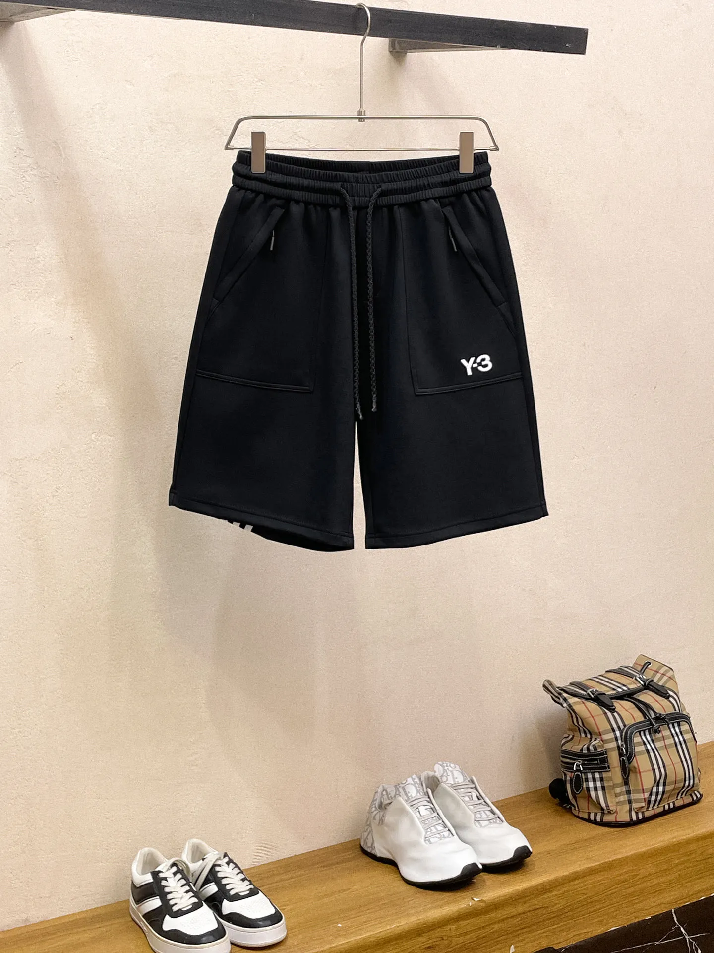 Y 3 Complete three standards 2026 summer New Arrival men's casual shorts, advanced custom-made Breathable fabric Breathable fabric with high elasticity and comfort, impeccable details, top-grade accessories, original logo design concept, delicate and soft feel! The upper body fit is awesome! Size: M-XXXL Please state your height and weight when ordering