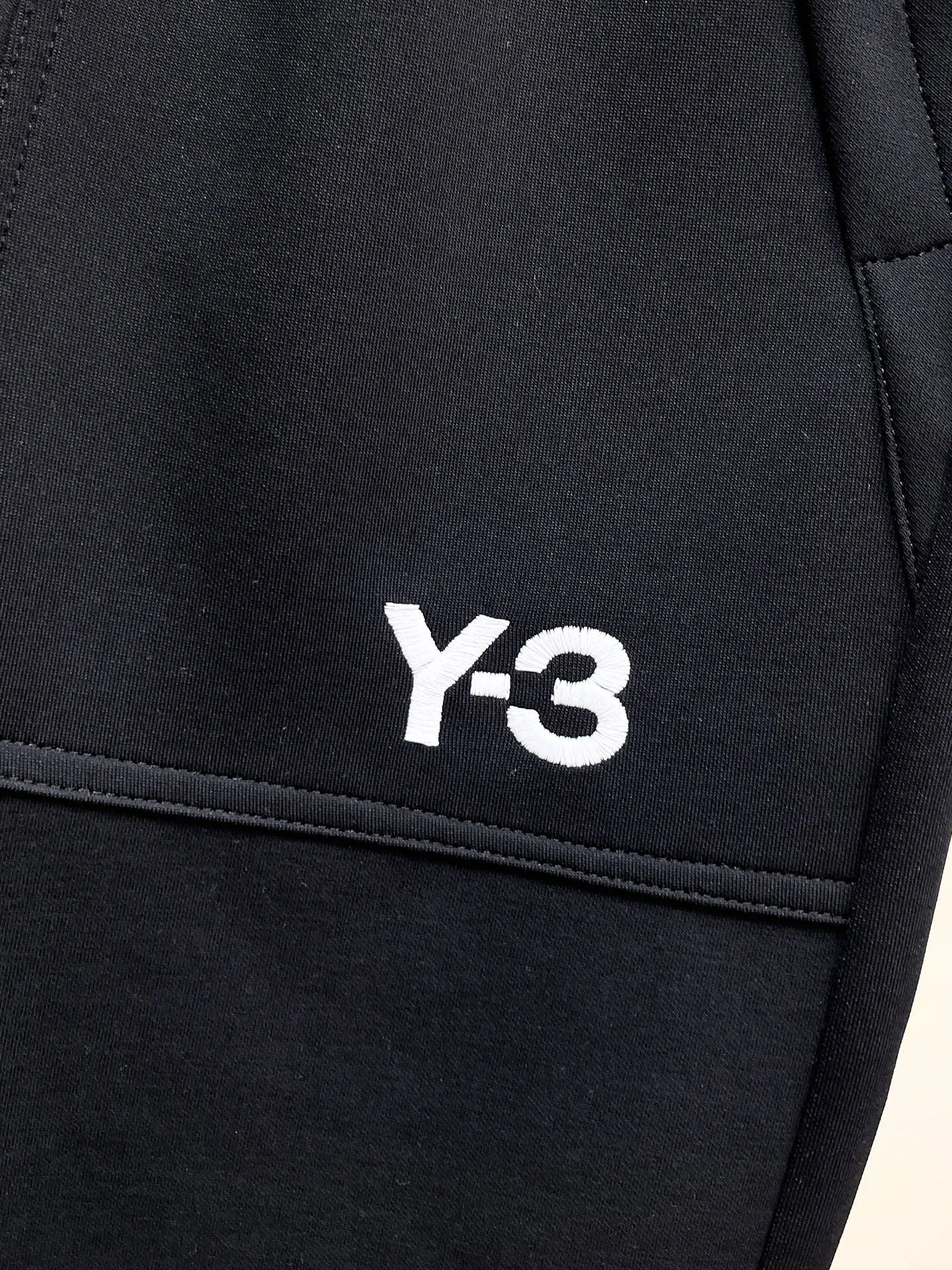 Y 3 Complete three standards 2026 summer New Arrival men's casual shorts, advanced custom-made Breathable fabric Breathable fabric with high elasticity and comfort, impeccable details, top-grade accessories, original logo design concept, delicate and soft feel! The upper body fit is awesome! Size: M-XXXL Please state your height and weight when ordering