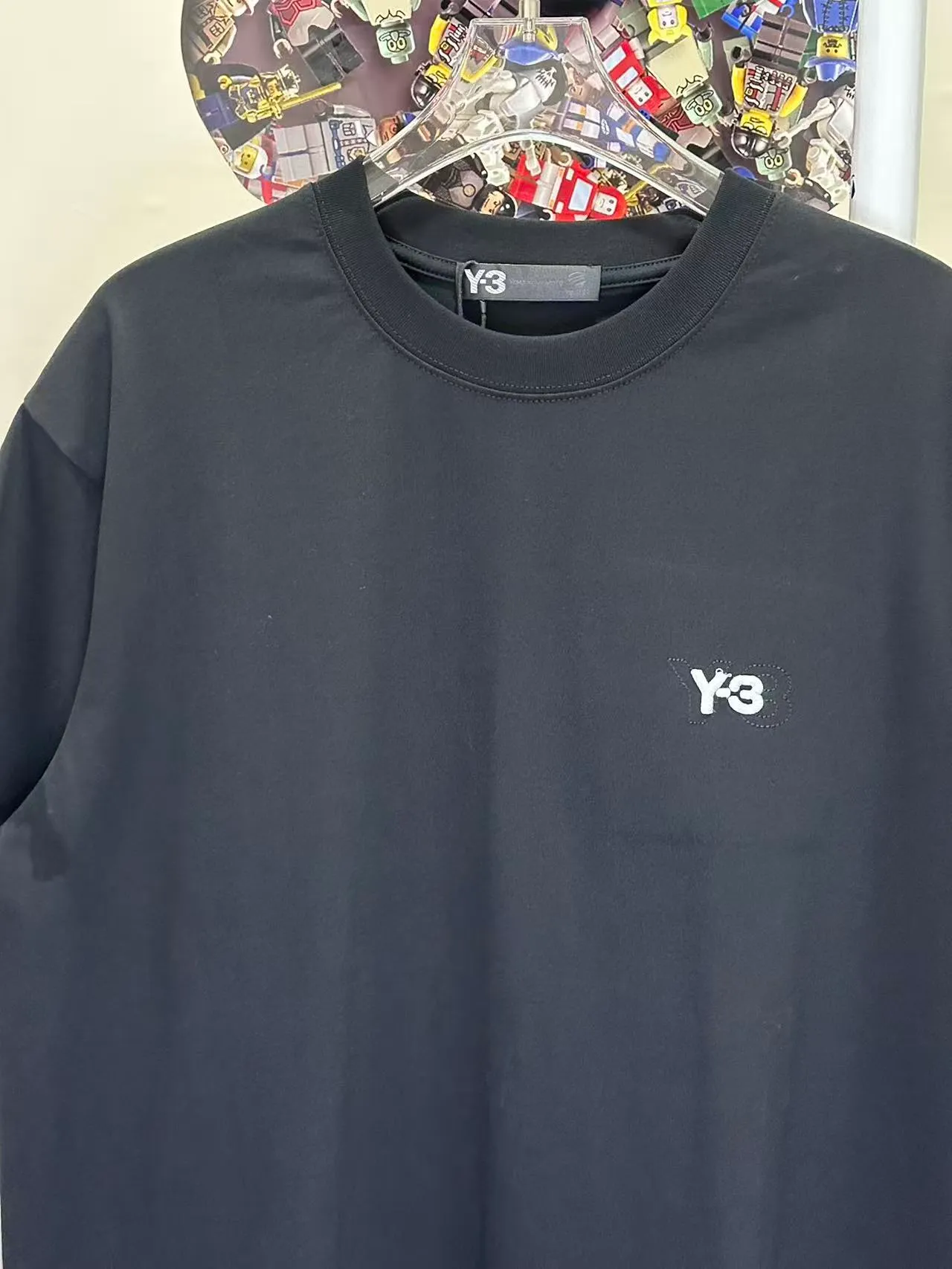 Y-3 spring and summer new model, the original high version Y-3 fabric is made of high-density pure cotton, does not deform and does not shrink. Process introduction: catwalk style, personalized logo front and rear panels, left sleeve using 10,000-needle BEHRINGER precision embroidery🪡 Color: Black White Size: S-XXL