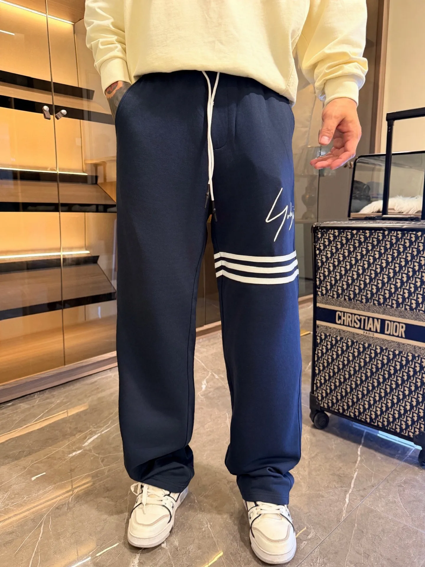 Y 3 [Higher version] The latest products for autumn and winter 2026, available at the counter simultaneously, original goods, fashionable casual trousers and casual pants, using imported original fabrics, top-grade embroidery 🪡 craft letter pattern logo, original hardware accessories decoration, simple yet fashionable, fashionable and handsome upper body, Sizes: M-3XL