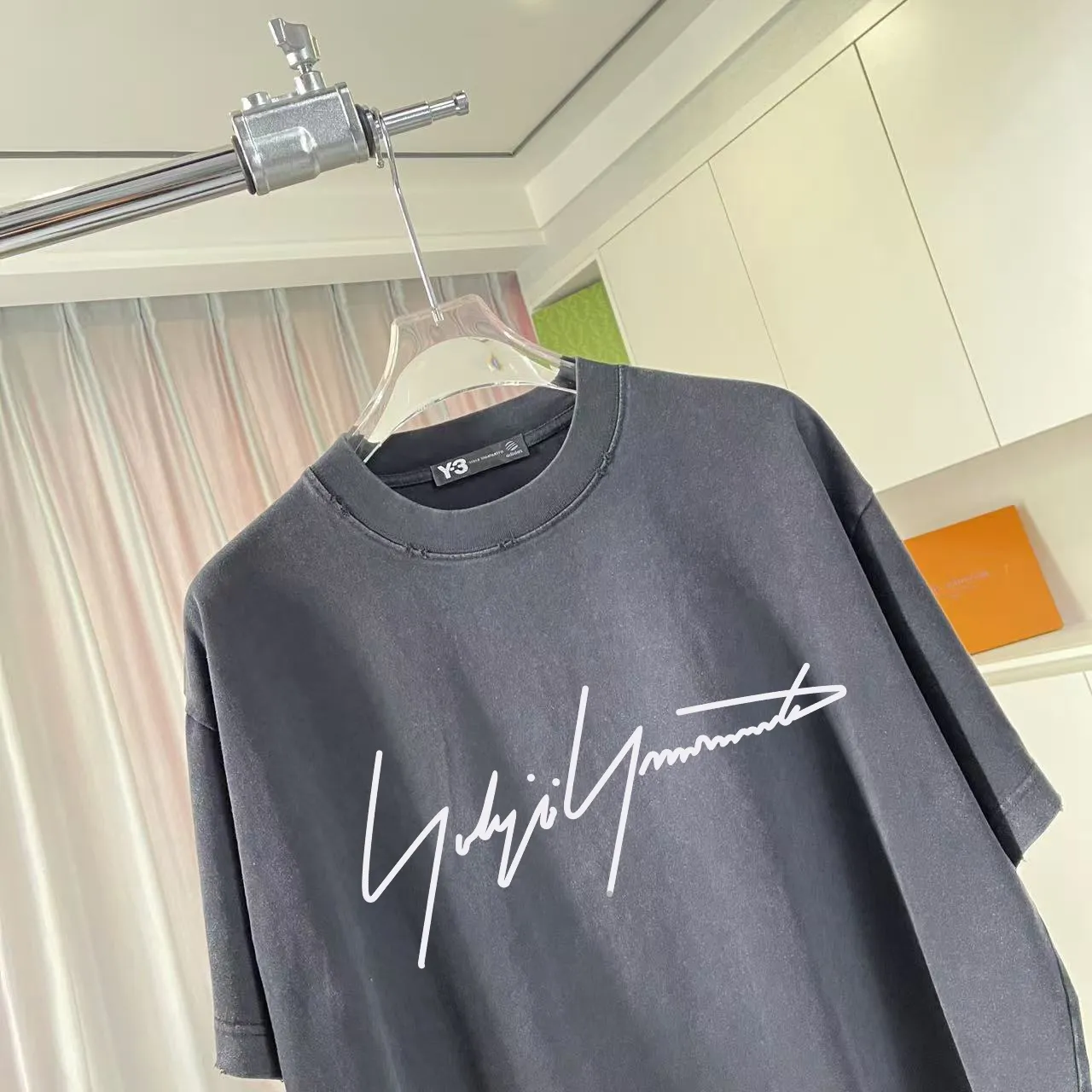 Y-3 2025 Summer New Arrival Washed gradient old and worn Personalized letter logo printing Short-sleeved T-shirt Customized fabric g Men and women Same Style Size: S M L XL XXL Five sizes Color: Black Gray Gradient black Gradient red