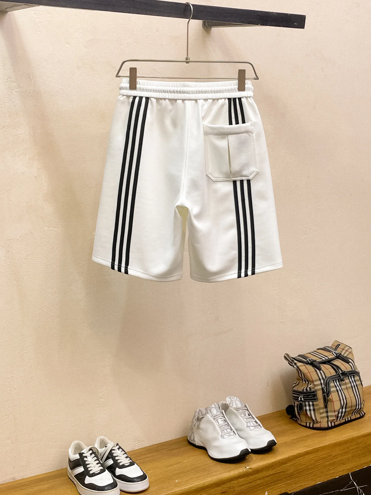 Y 3 Complete three standards 2026 summer New Arrival men's casual shorts, advanced custom-made Breathable fabric Breathable fabric with high elasticity and comfort, impeccable details, top-grade accessories, original logo design concept, delicate and soft feel! The upper body fit is awesome! Size: M-XXXL Please state your height and weight when ordering