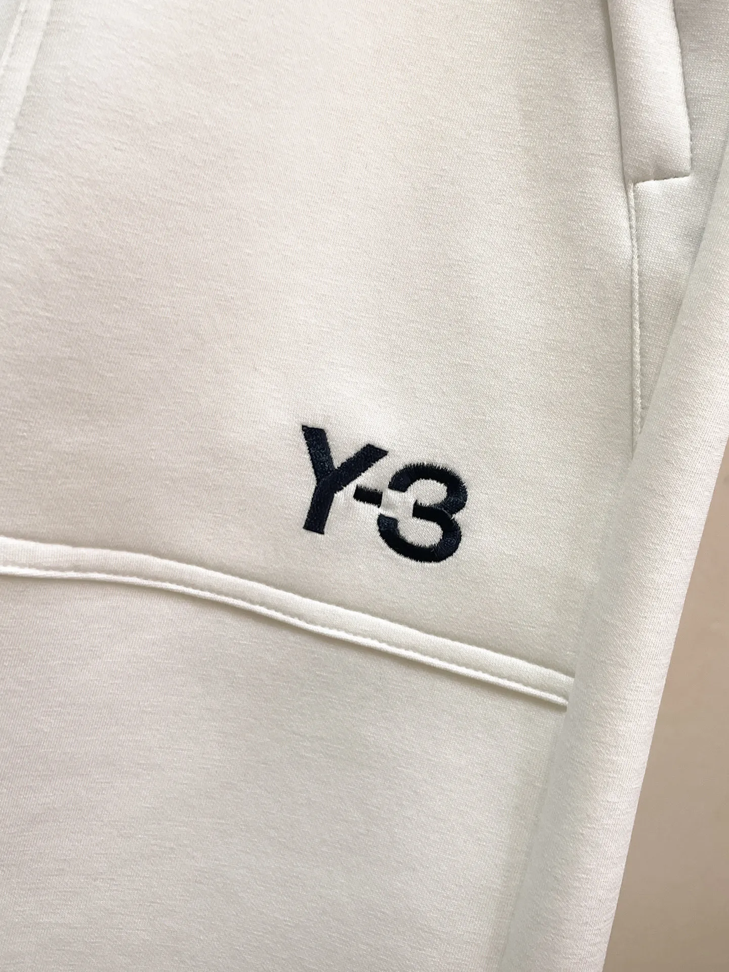 Y 3 Complete three standards 2026 summer New Arrival men's casual shorts, advanced custom-made Breathable fabric Breathable fabric with high elasticity and comfort, impeccable details, top-grade accessories, original logo design concept, delicate and soft feel! The upper body fit is awesome! Size: M-XXXL Please state your height and weight when ordering