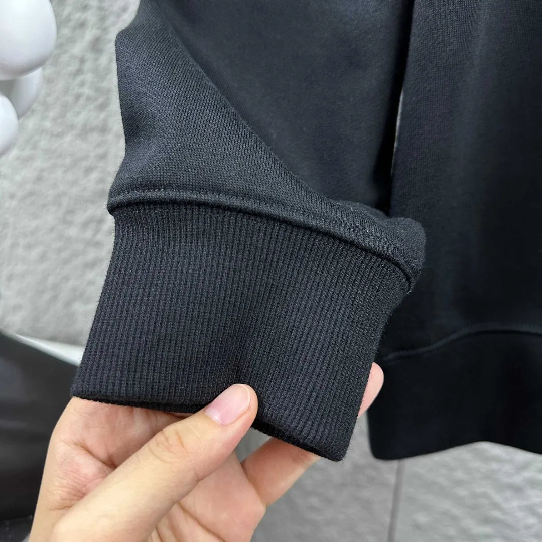 Y 3*Yamamoto*Yoji 2026 Early Autumn and Winter New Arrival Simple flocking technology Customized terry fabric Long-sleeved round neck sweatshirt Men and women Same Style Color: Black White Size: S (90-130 pounds) M (120-150 pounds) L (140-165 pounds) XL (160-180 pounds) XXL (180 pounds)