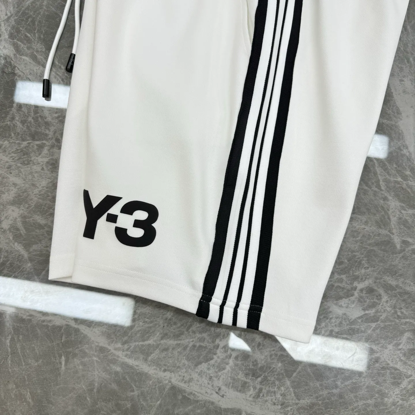 190 ⚜️Y-3* Yohji Yamamoto’s super high quality” New Arrival sports Tencel shorts 🩳Same Style for men and women! Casual sports style.y 3 Newly launched Series cleverly integrates striped webbing into sportswear design, creating a Series full of retro style sports style items. It is made of imported high-weight 100% Tencel cotton fabric and feels thick and dense! Color: Black.White.Sizes: M-3XL (S can be customized) Slightly loose fit ❗️175/145 pounds recommended