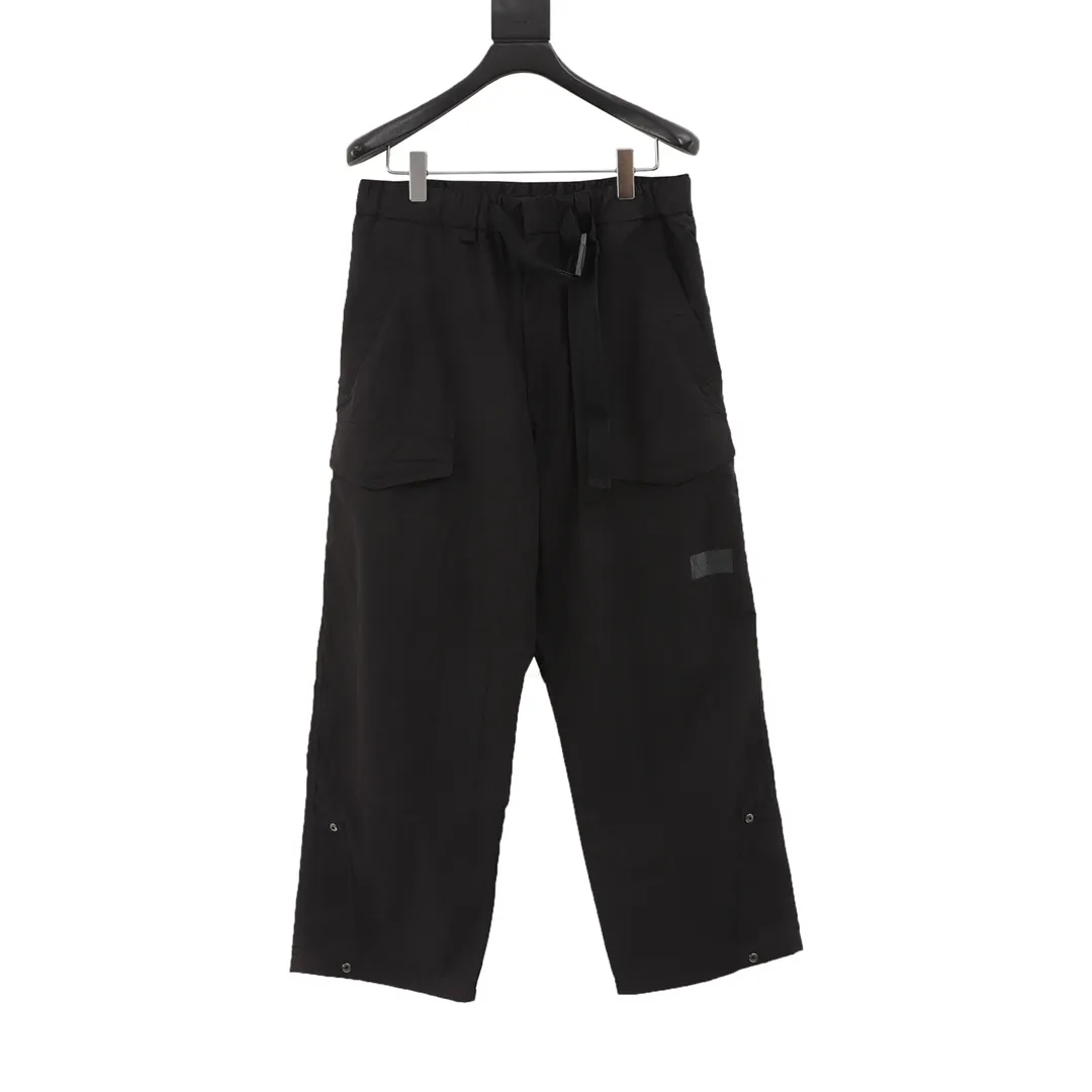 Y 3/Yoji Yamamoto functional multi-pocket overalls. Made of Authentic molded 80-count polyester woven fabric. Due to the complex craftsmanship, it contains 16 pockets. It took many trial cuts on the cutting machine to achieve the same craftsmanship as the original fabric. The craftsmanship is complex and the delivery time is long. The waistband has a hidden elastic cord. Size is easy to match. The collar label is complete with washable tags! size：S-XL