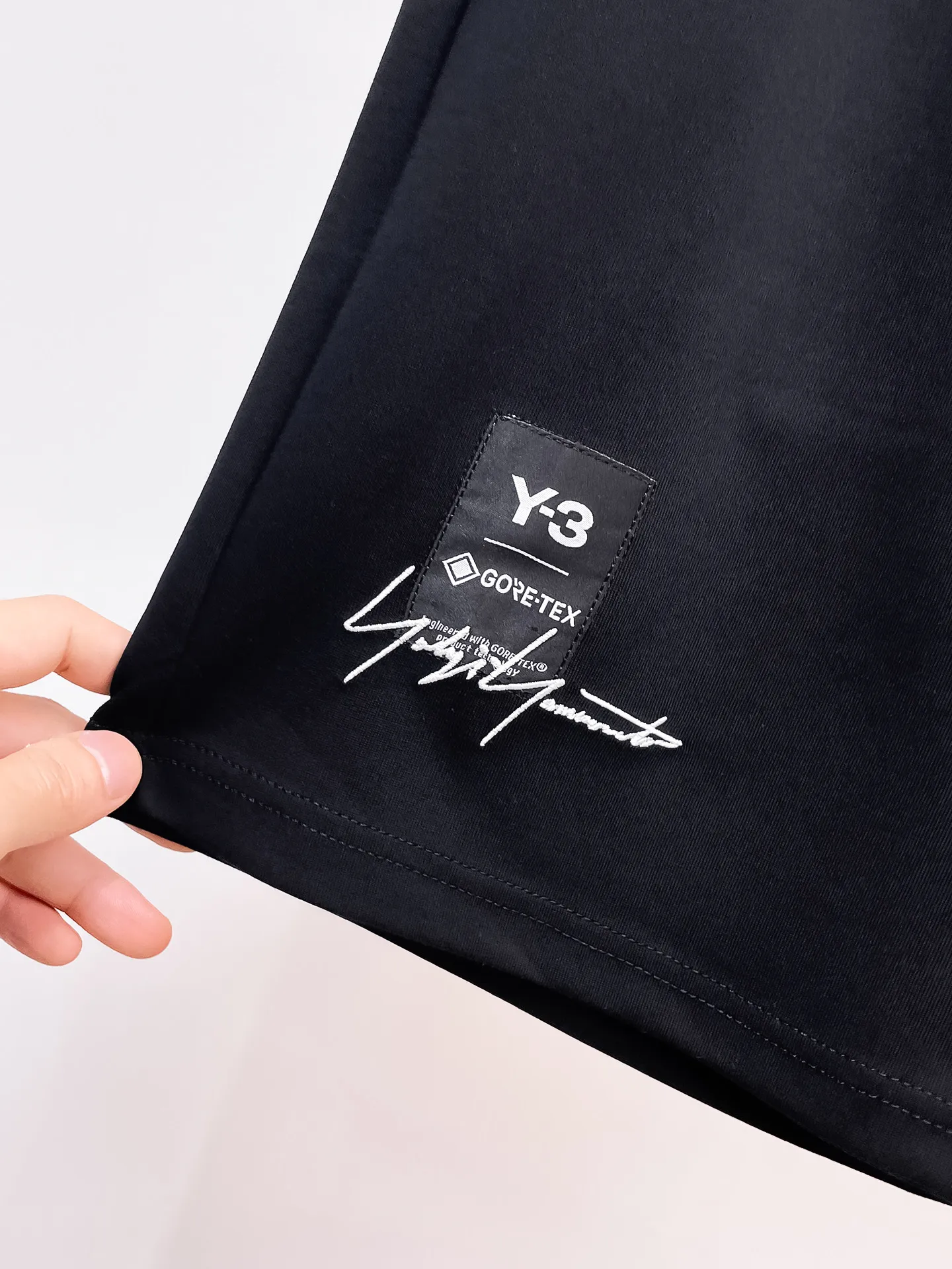 Y 3 Complete three standards 2026 summer New Arrival men's casual shorts, advanced custom-made Breathable fabric Breathable fabric with high elasticity and comfort, impeccable details, top-grade accessories, original logo design concept, delicate and soft feel! The upper body fit is awesome! Size: M-XXXL Please state your height and weight when ordering