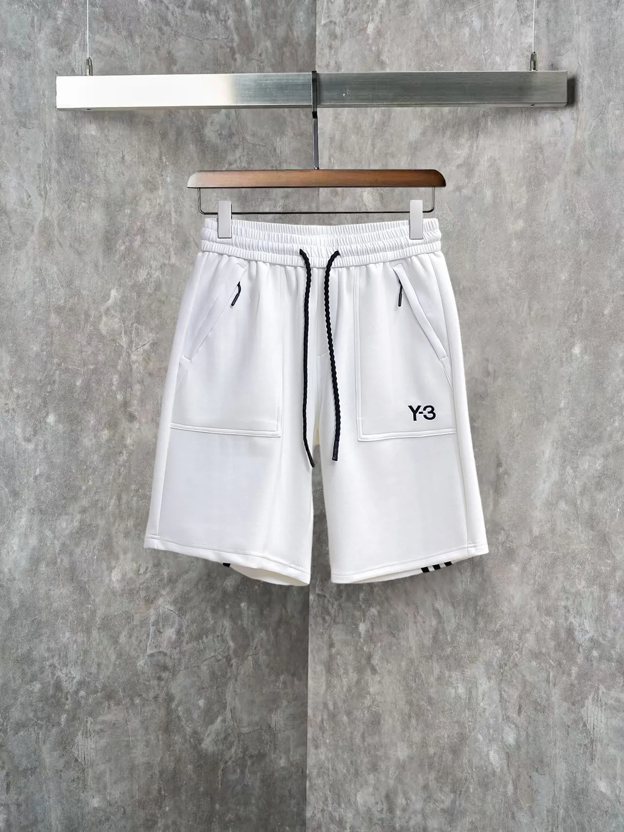 Y 3 Complete three standards 2026 summer New Arrival men's casual shorts, advanced custom-made Breathable fabric Breathable fabric with high elasticity and comfort, impeccable details, top-grade accessories, original logo design concept, delicate and soft feel! The upper body fit is awesome! Size: M-XXXL Please state your height and weight when ordering