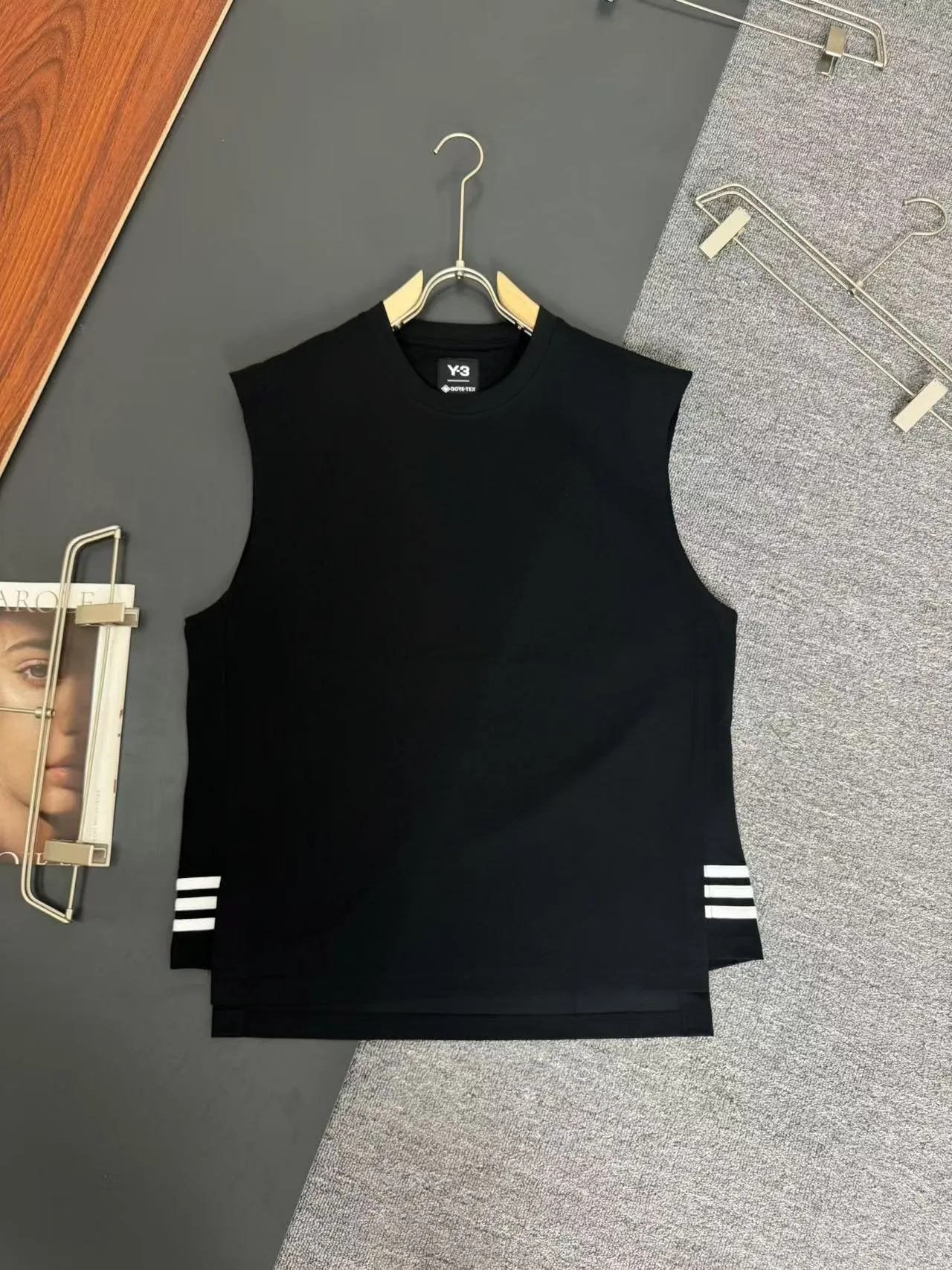 Y-3*Yoji Yamamoto Heavyweight pure cotton T-shirt with loose fit, splicing logo design, spring and summer New Arrival round neck fashionable sleeveless vest, comfortable against the skin, durable and easy to wear, meticulous original craftsmanship, a must-have for casual Versatile Colors: White Black Sizes: S M L XL XXL