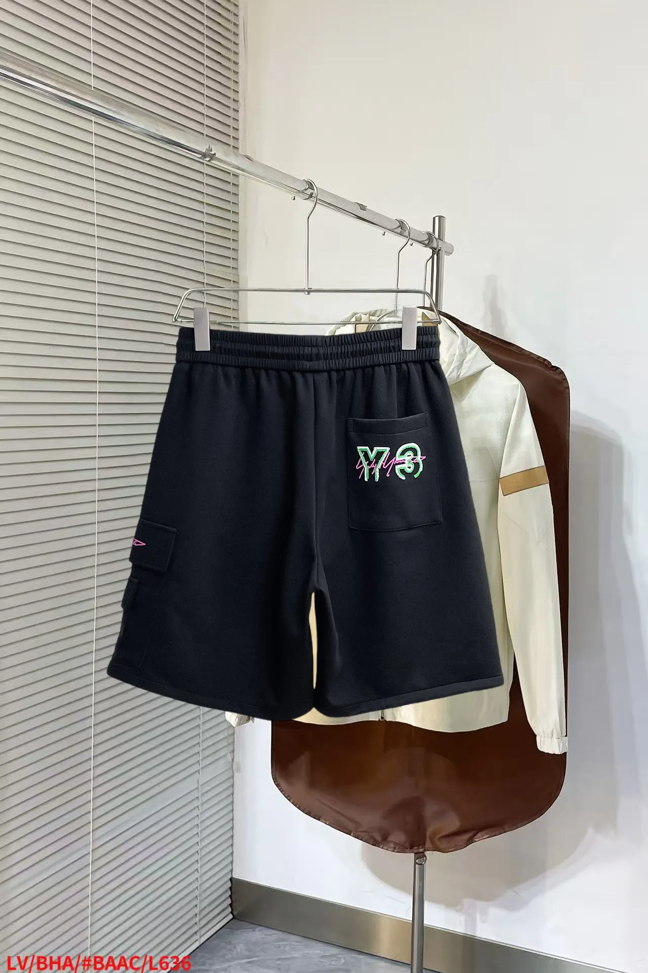 Y 3 Complete three standards 2026 summer New Arrival men's casual shorts, advanced custom-made Breathable fabric Breathable fabric with high elasticity and comfort, impeccable details, top-grade accessories, original logo design concept, delicate and soft feel! The upper body shape is awesome! Size: M-XXXL Please state your height and weight when ordering