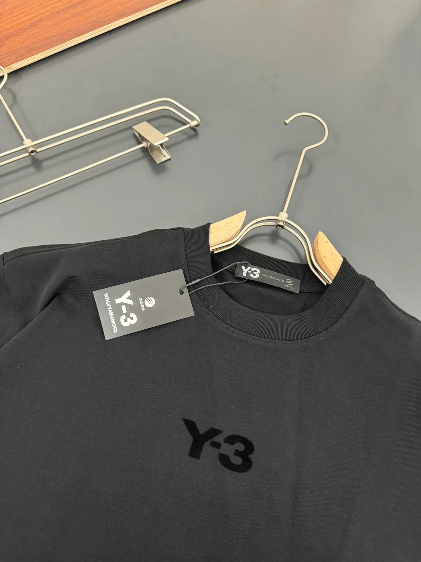 Y-3*Yoji Yamamoto*The most New Arrival round neck fashionable short-sleeved T-shirt in spring and summer, flocking➕printing process logo design, heavyweight pure cotton double yarn pure cotton fabric! Comfortable against the skin, durable and easy to wear, meticulous original craftsmanship, a must-have for casual Versatile Sizes S M L XL XXL