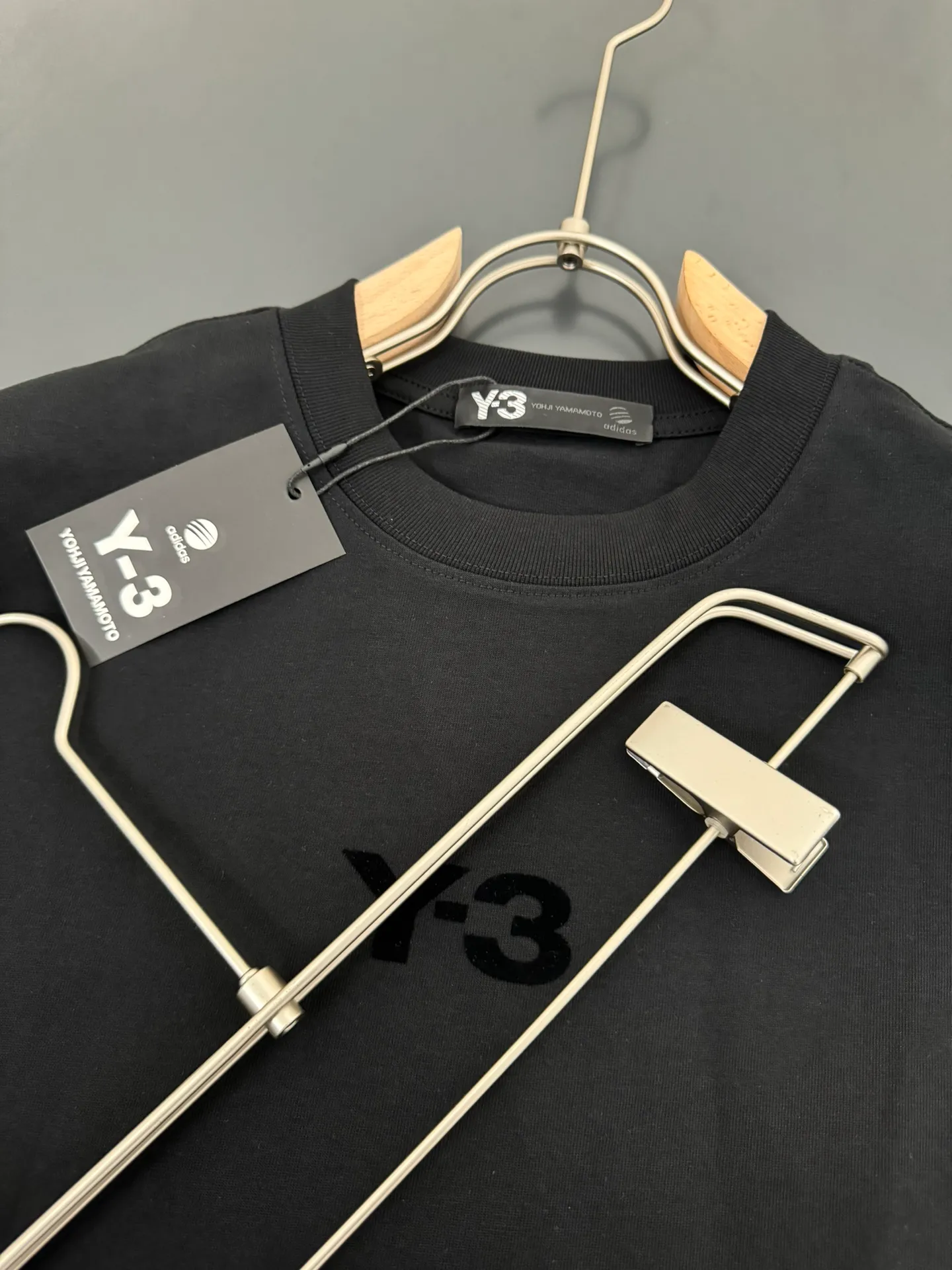 Y-3*Yoji Yamamoto*The most New Arrival round neck fashionable short-sleeved T-shirt in spring and summer, flocking➕printing process logo design, heavyweight pure cotton double yarn pure cotton fabric! Comfortable against the skin, durable and easy to wear, meticulous original craftsmanship, a must-have for casual Versatile Sizes S M L XL XXL
