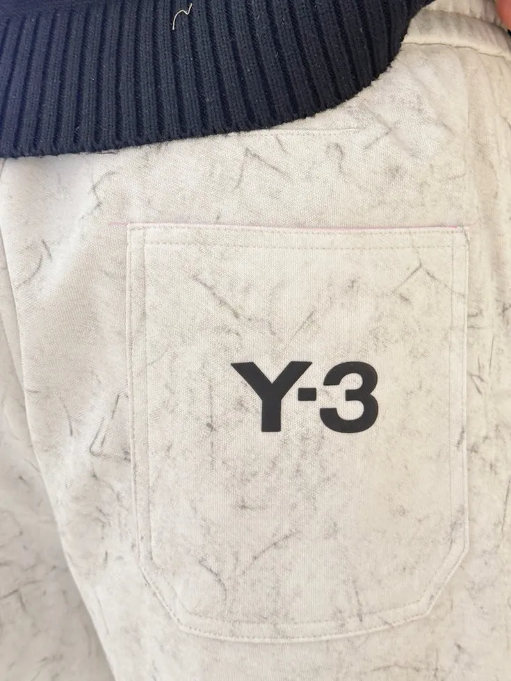 Y 3 🆕2026 Autumn and Winter New Arrival trousers and casual pants🎁 are on sale simultaneously on the official website. Brand Classic LOGO casual pants, customized fabrics, excellent comfort and strong touch. Highly recognisable, perfect appearance and craftsmanship. Size:M-3XL