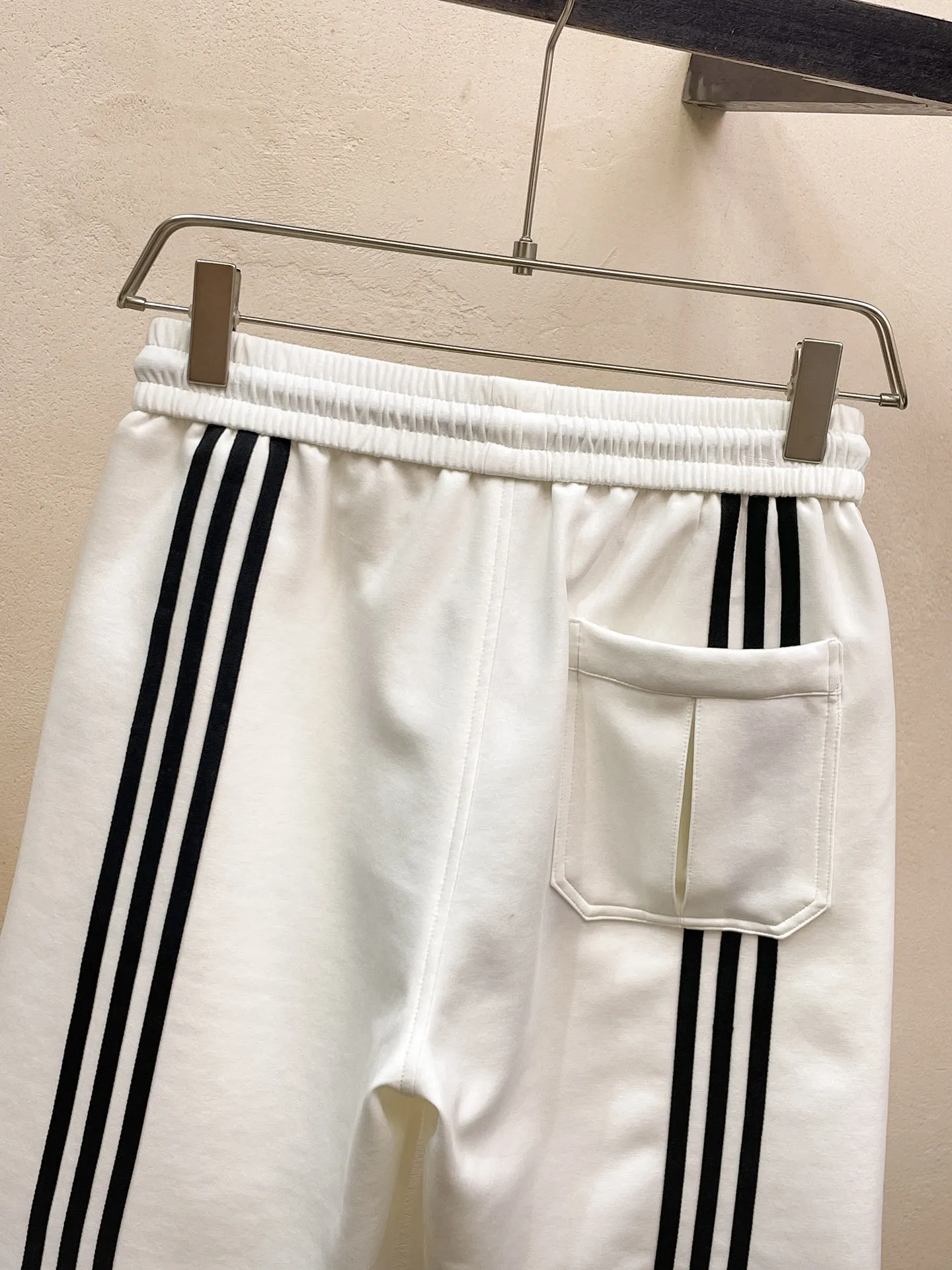 Y 3 Complete three standards 2026 summer New Arrival men's casual shorts, advanced custom-made Breathable fabric Breathable fabric with high elasticity and comfort, impeccable details, top-grade accessories, original logo design concept, delicate and soft feel! The upper body fit is awesome! Size: M-XXXL Please state your height and weight when ordering