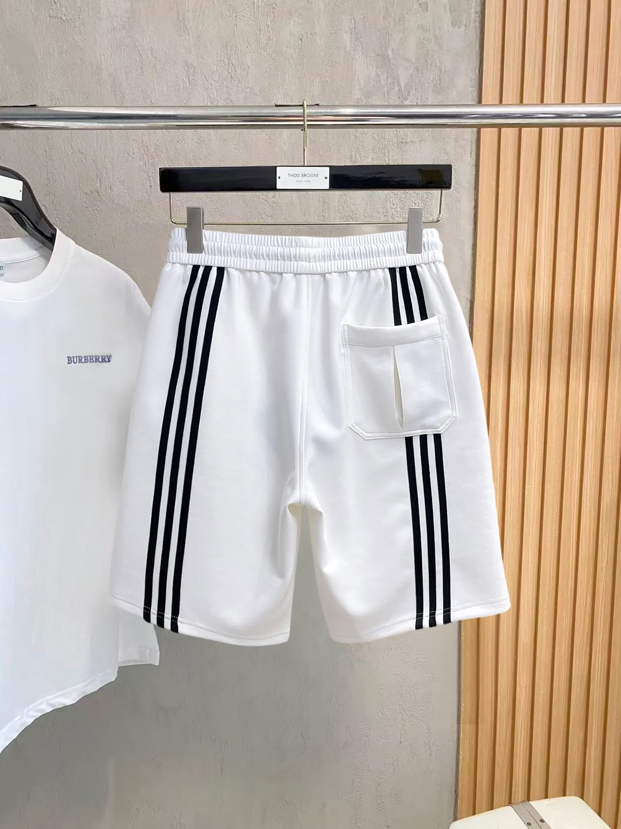 Y 3 Complete three standards 2026 summer New Arrival men's casual shorts, advanced custom-made Breathable fabric Breathable fabric with high elasticity and comfort, impeccable details, top-grade accessories, original logo design concept, delicate and soft feel! The upper body fit is awesome! Size: M-XXXL Please state your height and weight when ordering