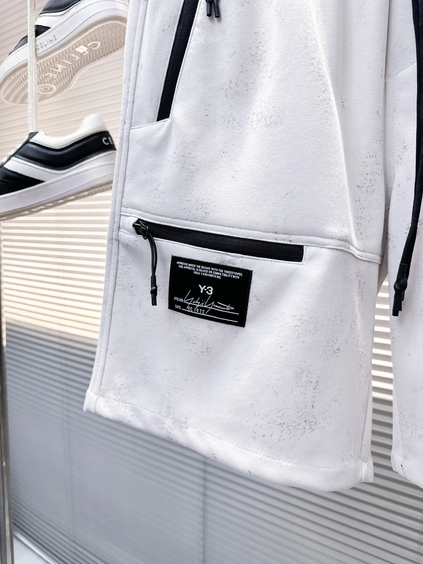 Y 3 Complete three standards 2026 summer New Arrival men's casual shorts, advanced custom-made Breathable fabric Breathable fabric with high elasticity and comfort, impeccable details, top-grade accessories, original logo design concept, delicate and soft feel! The upper body fit is awesome! Size: M-XXXL Please state your height and weight when ordering