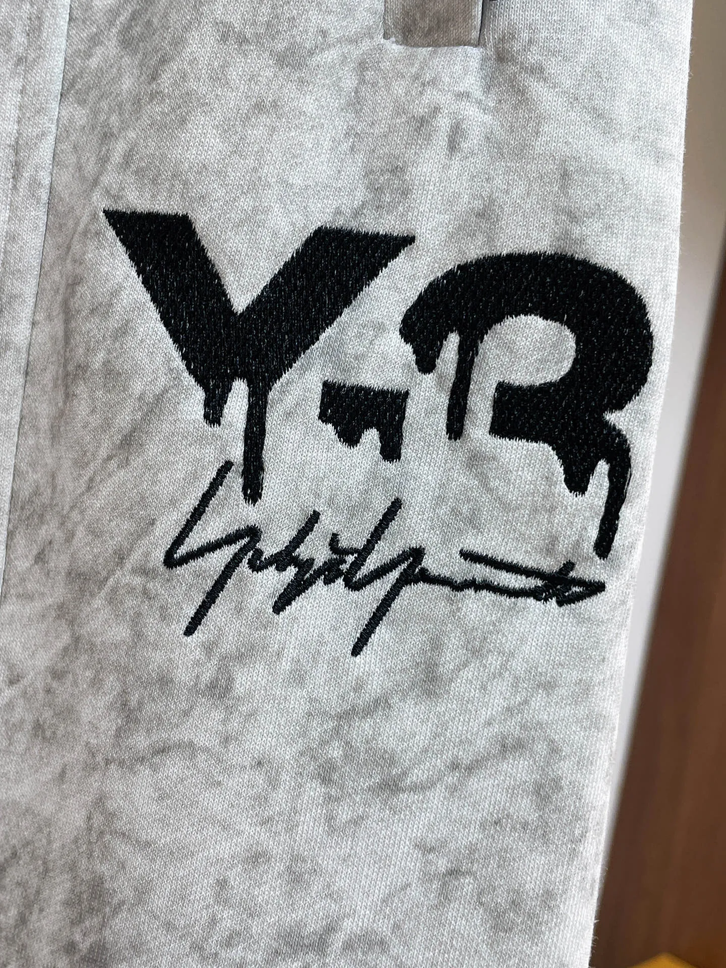 Y 3 [Higher version] The latest products for autumn and winter 2026, available at the counter simultaneously, original goods, fashionable casual trousers and casual pants, using imported original fabrics, top-grade embroidery 🪡 craft letter pattern logo, original hardware accessories decoration, simple yet fashionable, fashionable and handsome upper body, Sizes: M-3XL