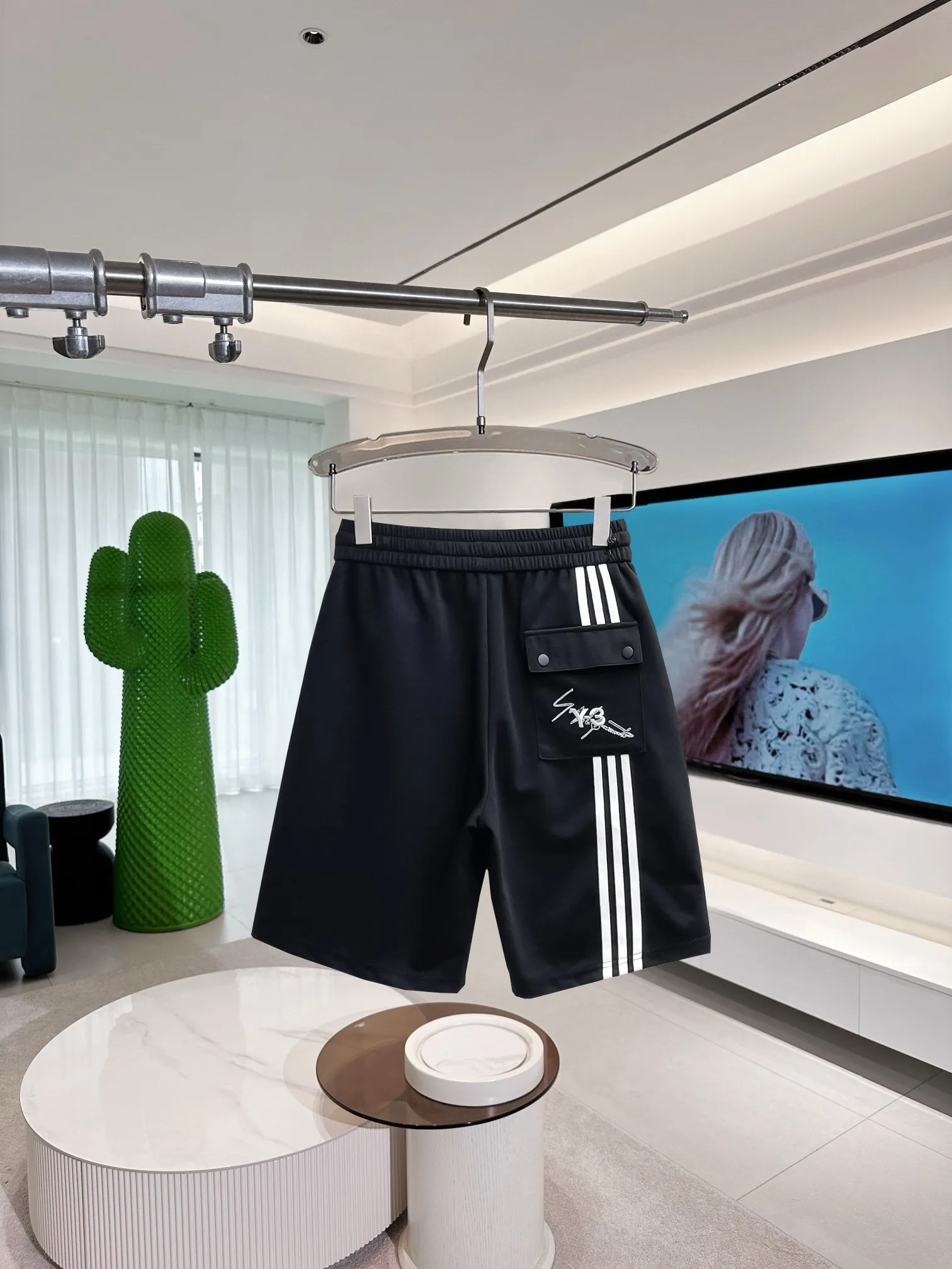 Y 3 Complete three standards 2026 summer New Arrival men's casual shorts, advanced custom-made Breathable fabric Breathable fabric with high elasticity and comfort, impeccable details, top-grade accessories, original logo design concept, delicate and soft feel! The upper body fit is awesome! Size: M-XXXL Please state your height and weight when ordering