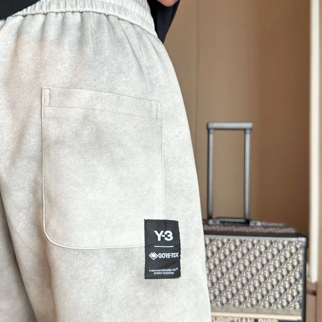 Y 3 Complete three standards 2026 summer New Arrival men's casual shorts, advanced custom-made Breathable fabric Breathable fabric with high elasticity and comfort, impeccable details, top-grade accessories, original logo design concept, delicate and soft feel! The upper body fit is awesome! Size: M-XXXL Please state your height and weight when ordering