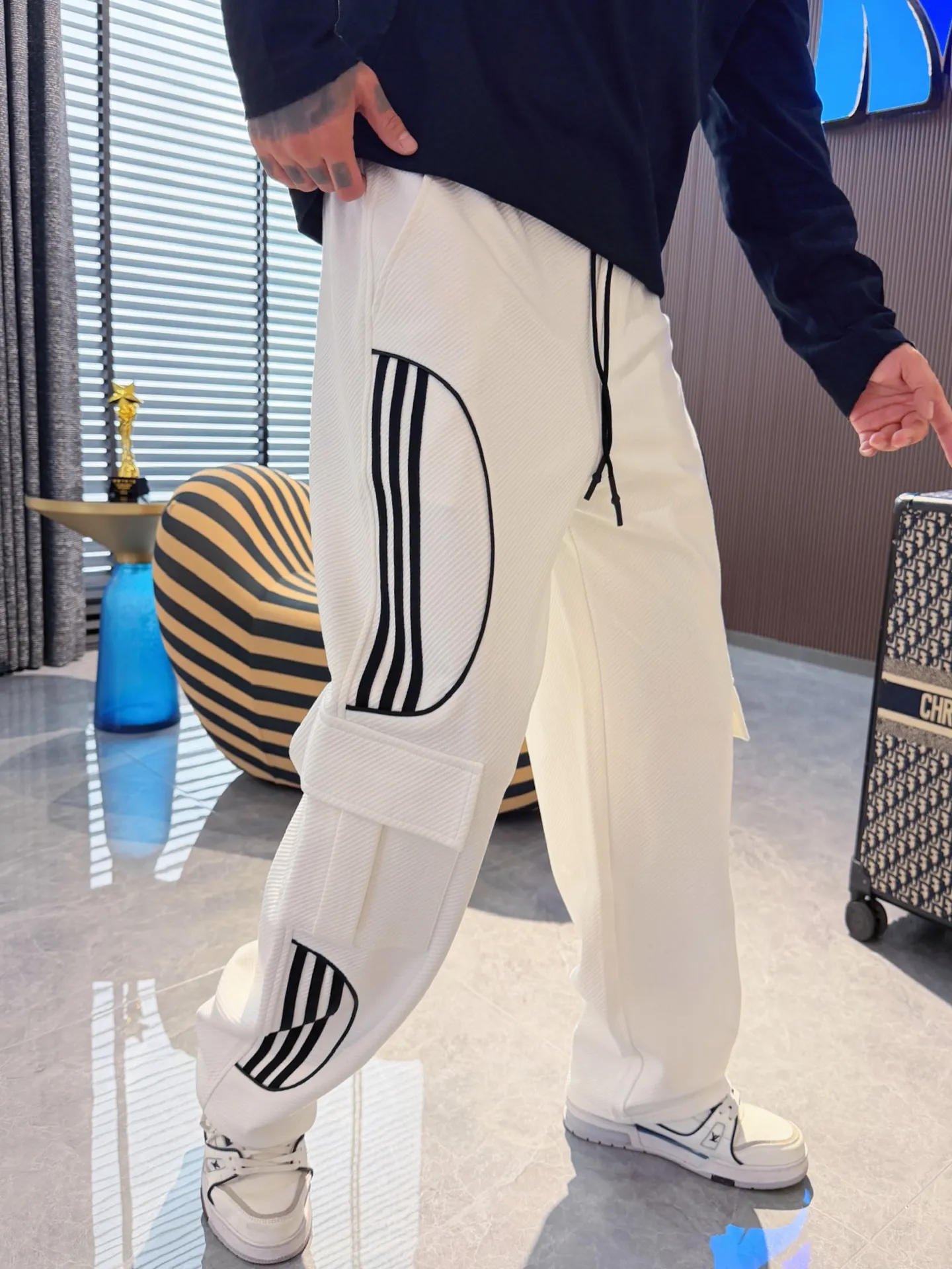 Y 3 [Higher version] The latest 2026 autumn and winter products, available at the counter simultaneously, Original hard goods, fashionable casual trousers and casual trousers, using imported original fabrics, top-grade embroidery 🪡 craft letter pattern logo, original hardware accessories decoration, simple yet fashionable, fashionable and handsome upper body, Sizes: M-3XL