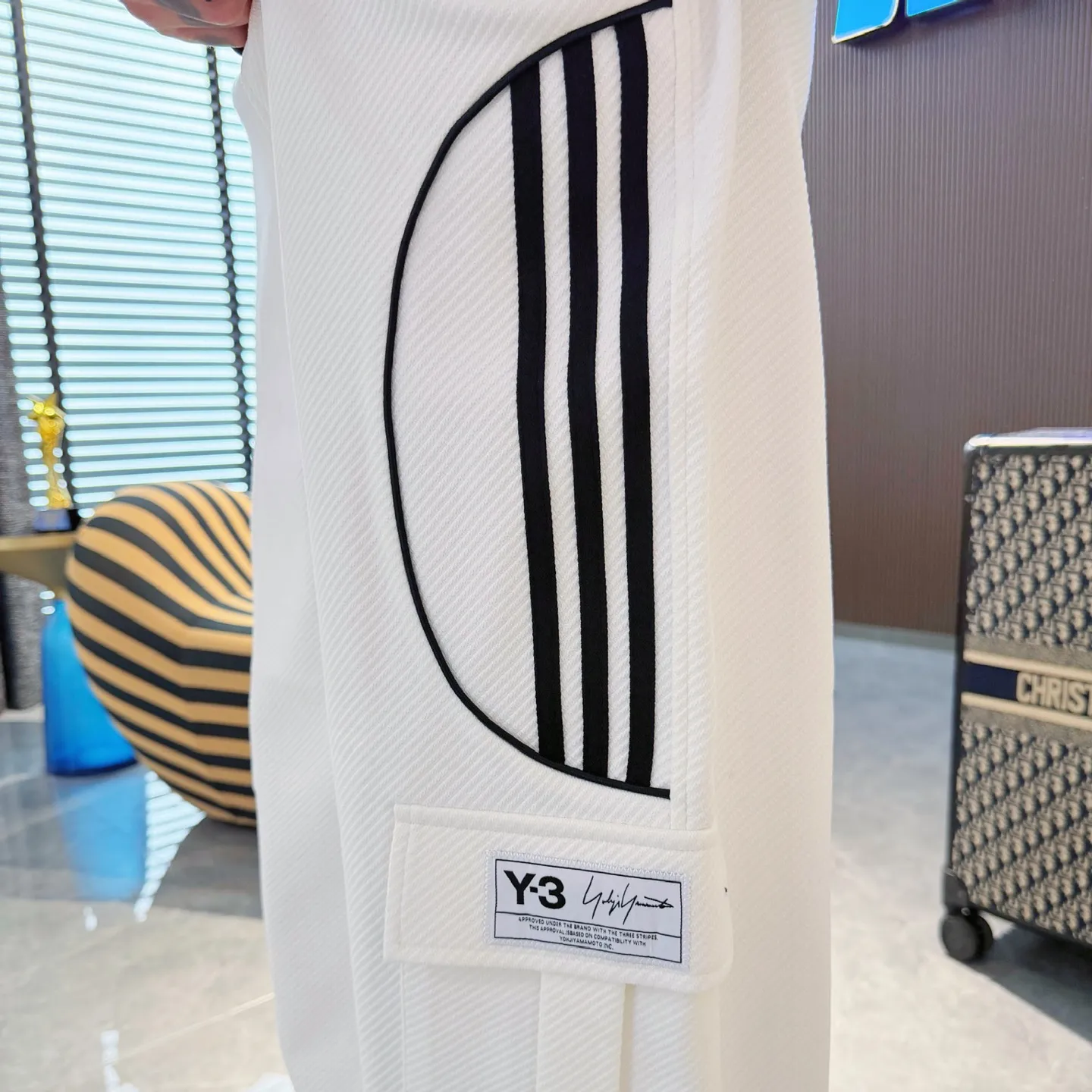 Y 3 [Higher version] The latest 2026 autumn and winter products, available at the counter simultaneously, Original hard goods, fashionable casual trousers and casual trousers, using imported original fabrics, top-grade embroidery 🪡 craft letter pattern logo, original hardware accessories decoration, simple yet fashionable, fashionable and handsome upper body, Sizes: M-3XL