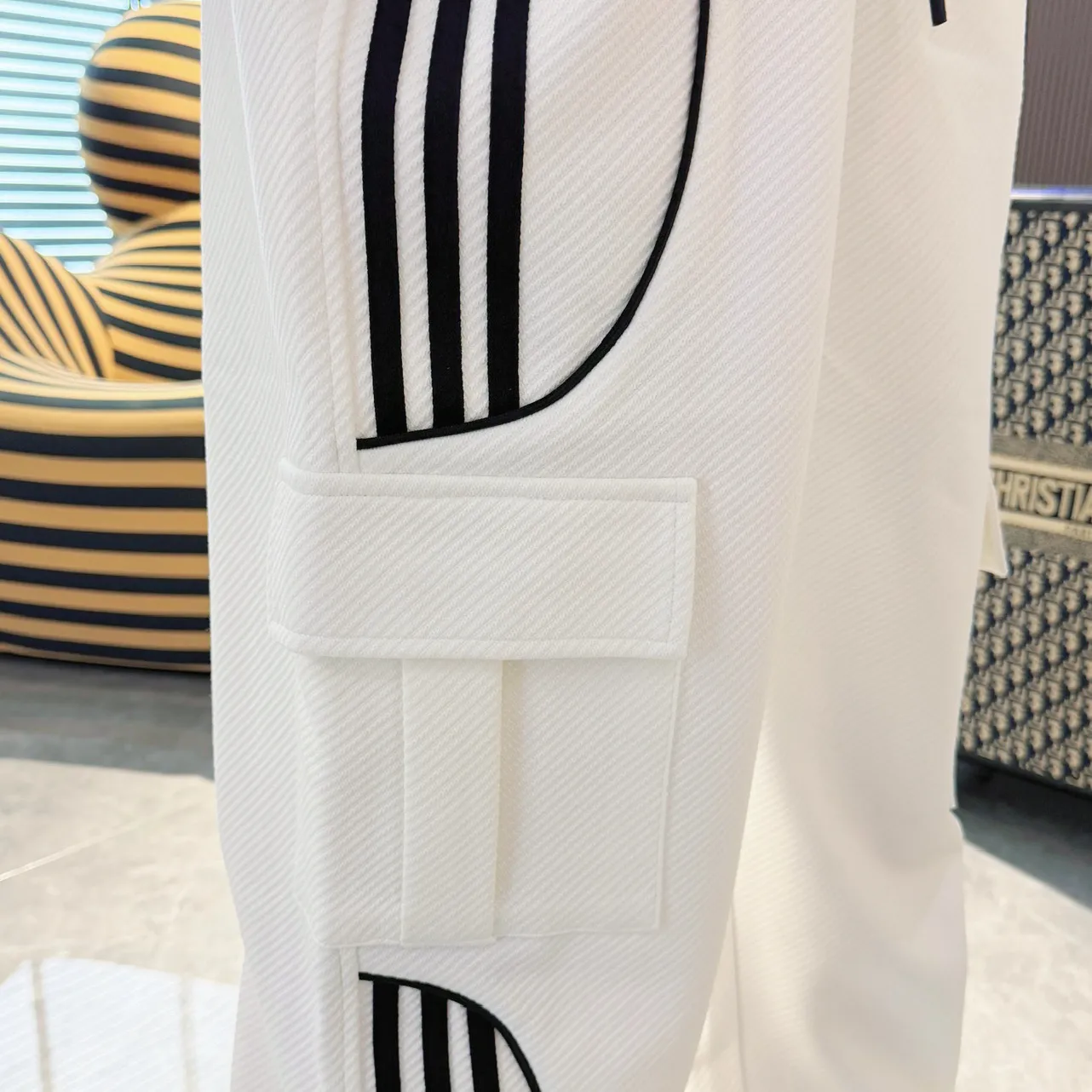 Y 3 [Higher version] The latest 2026 autumn and winter products, available at the counter simultaneously, Original hard goods, fashionable casual trousers and casual trousers, using imported original fabrics, top-grade embroidery 🪡 craft letter pattern logo, original hardware accessories decoration, simple yet fashionable, fashionable and handsome upper body, Sizes: M-3XL