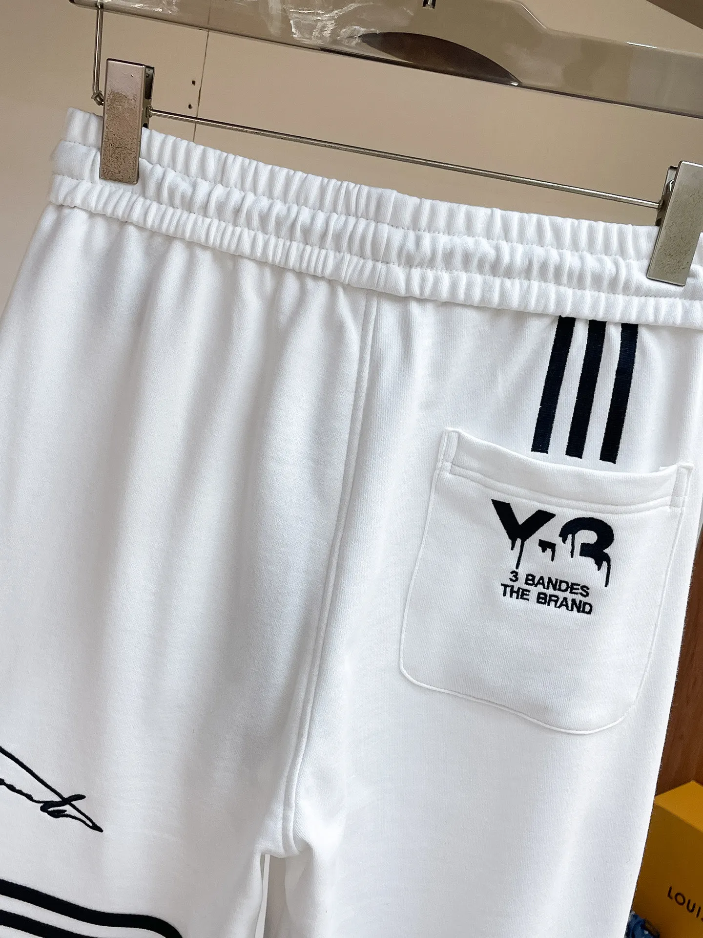 Y 3 [Higher version] The latest products for autumn and winter 2026, available at the counter simultaneously, original goods, fashionable casual trousers and casual pants, using imported original fabrics, top-grade embroidery 🪡 craft letter pattern logo, original hardware accessories decoration, simple yet fashionable, fashionable and handsome upper body, Sizes: M-3XL