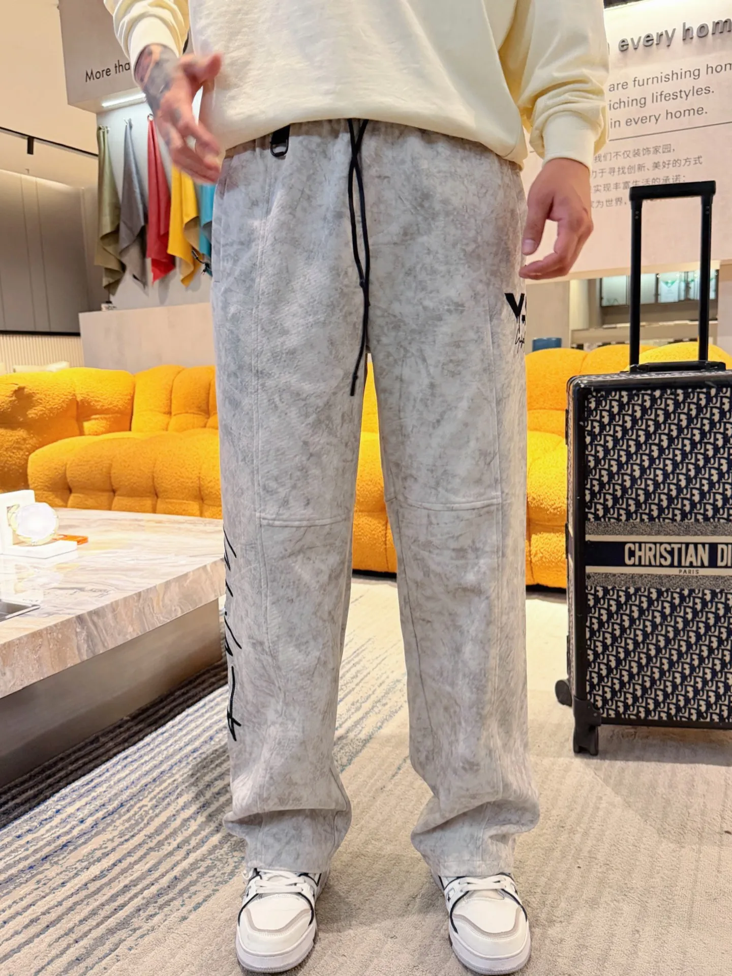 Y 3 [Higher version] The latest products for autumn and winter 2026, available at the counter simultaneously, original goods, fashionable casual trousers and casual pants, using imported original fabrics, top-grade embroidery 🪡 craft letter pattern logo, original hardware accessories decoration, simple yet fashionable, fashionable and handsome upper body, Sizes: M-3XL