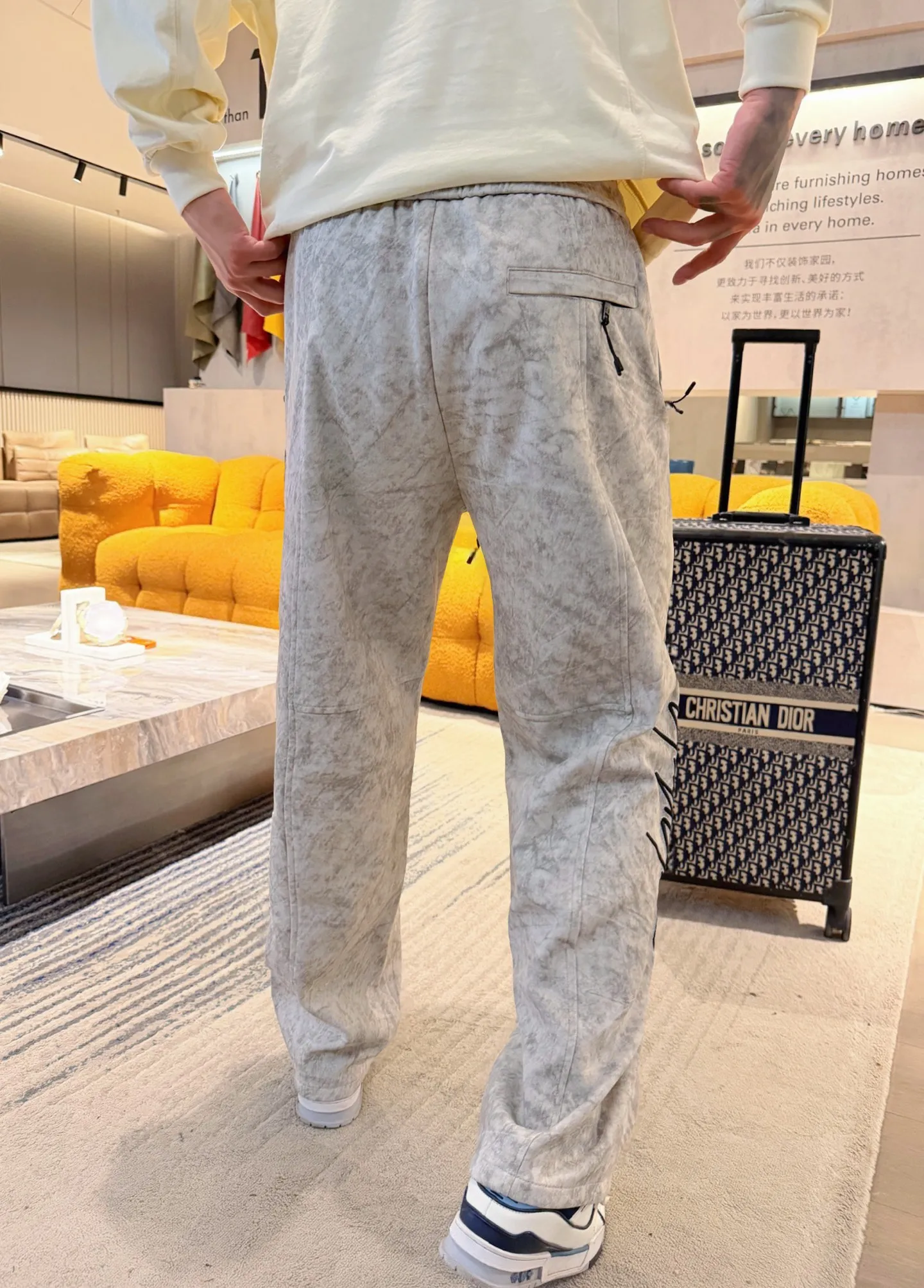 Y 3 [Higher version] The latest products for autumn and winter 2026, available at the counter simultaneously, original goods, fashionable casual trousers and casual pants, using imported original fabrics, top-grade embroidery 🪡 craft letter pattern logo, original hardware accessories decoration, simple yet fashionable, fashionable and handsome upper body, Sizes: M-3XL