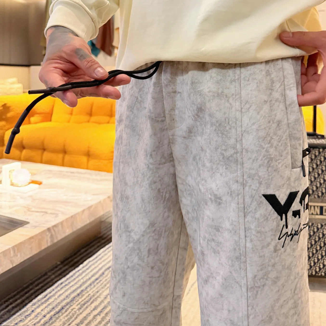 Y 3 [Higher version] The latest products for autumn and winter 2026, available at the counter simultaneously, original goods, fashionable casual trousers and casual pants, using imported original fabrics, top-grade embroidery 🪡 craft letter pattern logo, original hardware accessories decoration, simple yet fashionable, fashionable and handsome upper body, Sizes: M-3XL