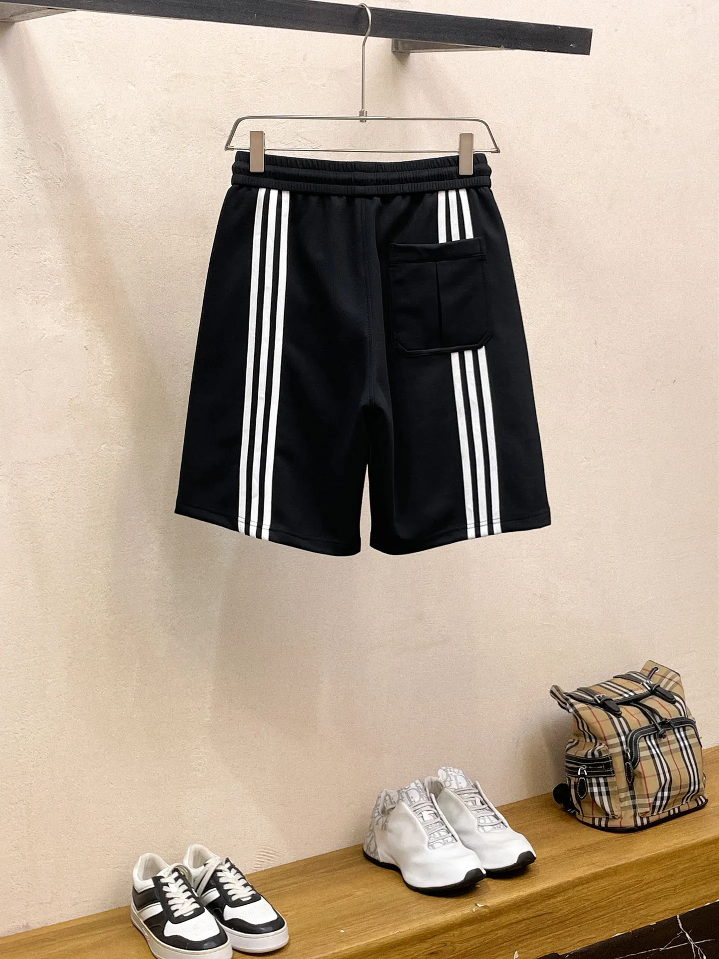 Y 3 Complete three standards 2026 summer New Arrival men's casual shorts, advanced custom-made Breathable fabric Breathable fabric with high elasticity and comfort, impeccable details, top-grade accessories, original logo design concept, delicate and soft feel! The upper body fit is awesome! Size: M-XXXL Please state your height and weight when ordering